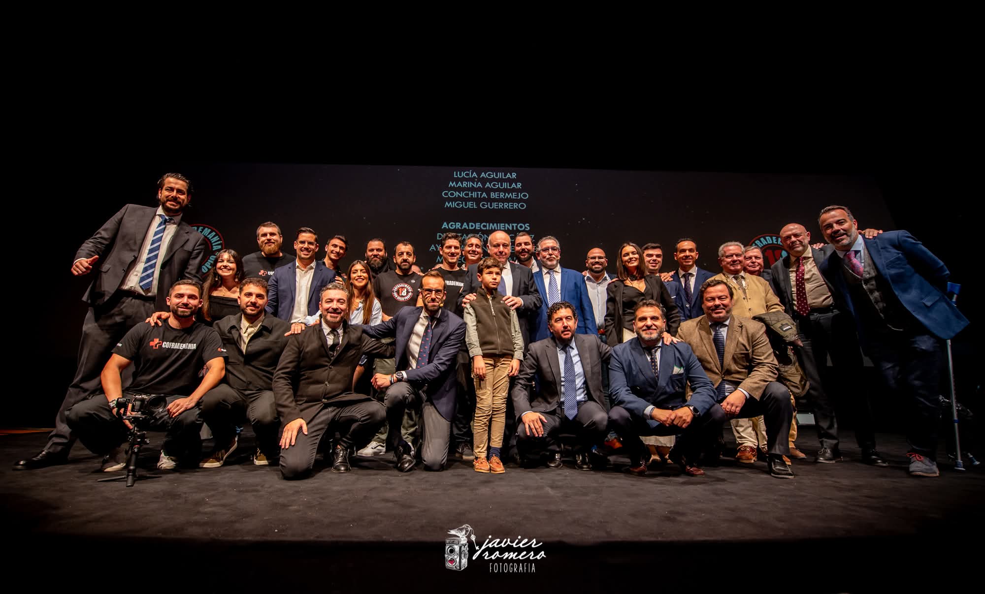 Foto de familia tras la finalización de la gala 18 Aniversario.