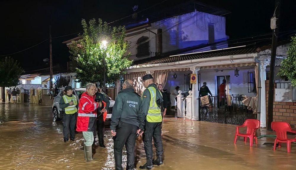El presidente de la Diputación de Córdoba, visitando Almodóvar del Río.