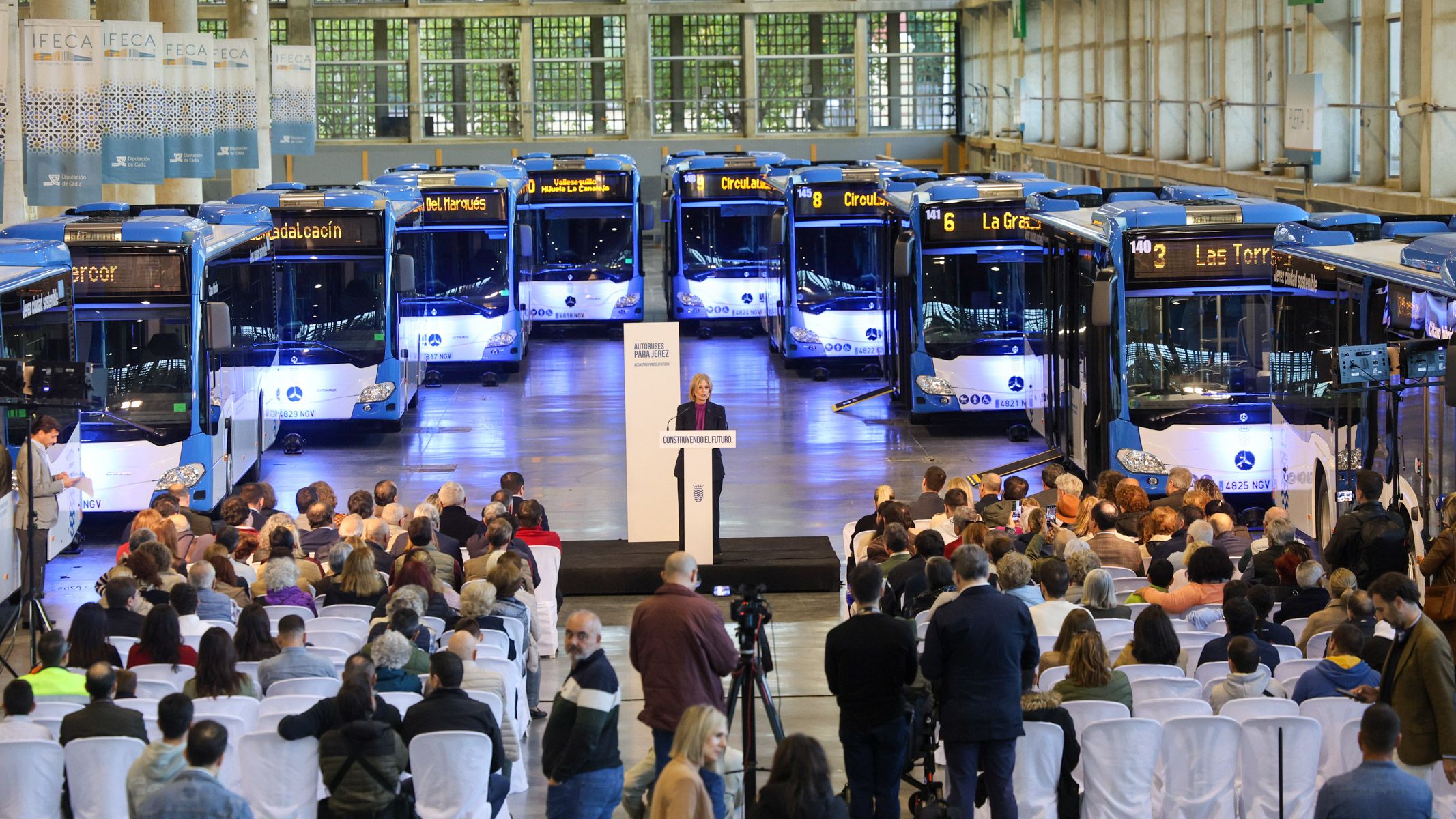 Inauguración de la nueva flota de autobuses urbanos en Jerez.