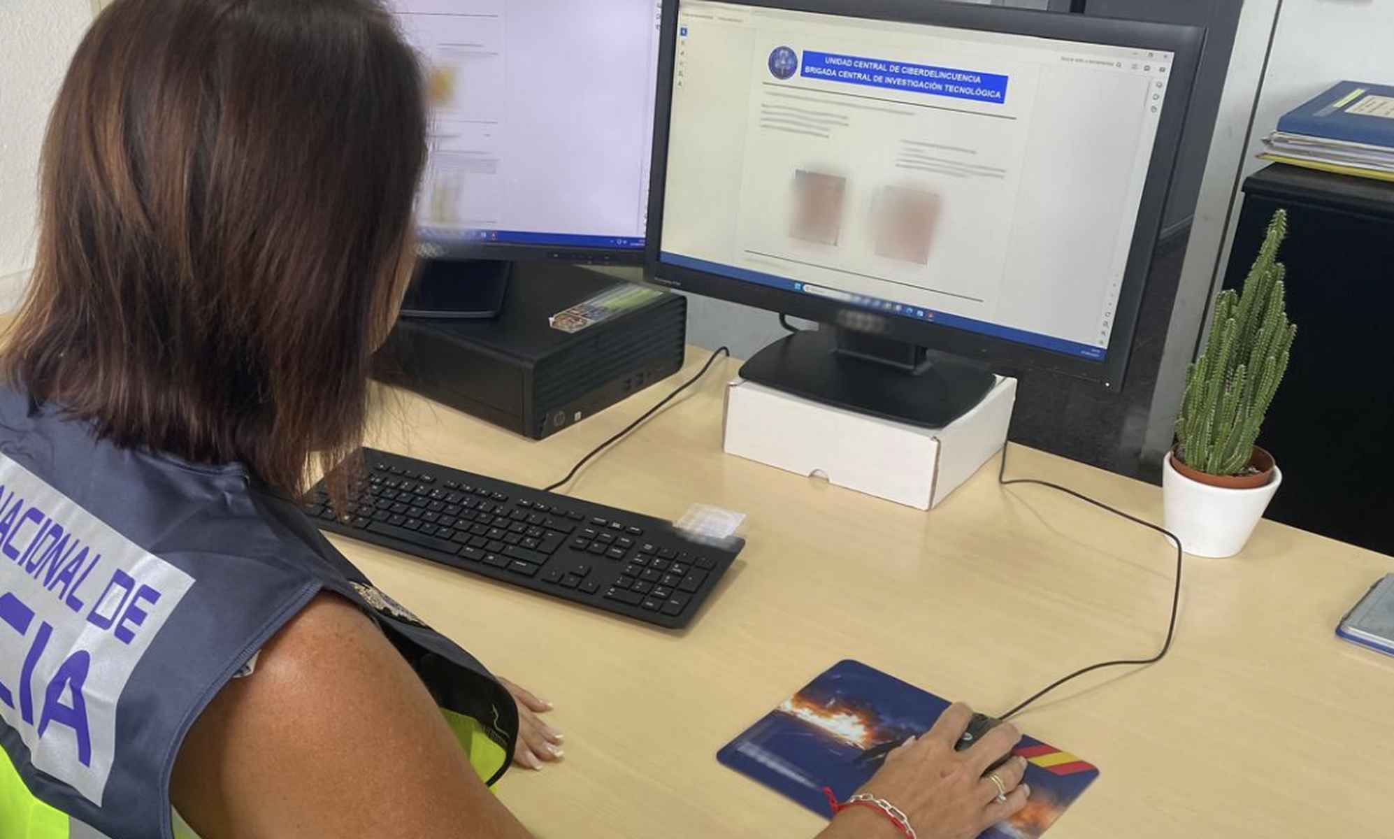 Imagen de archivo de una agente de la Policía Nacional.