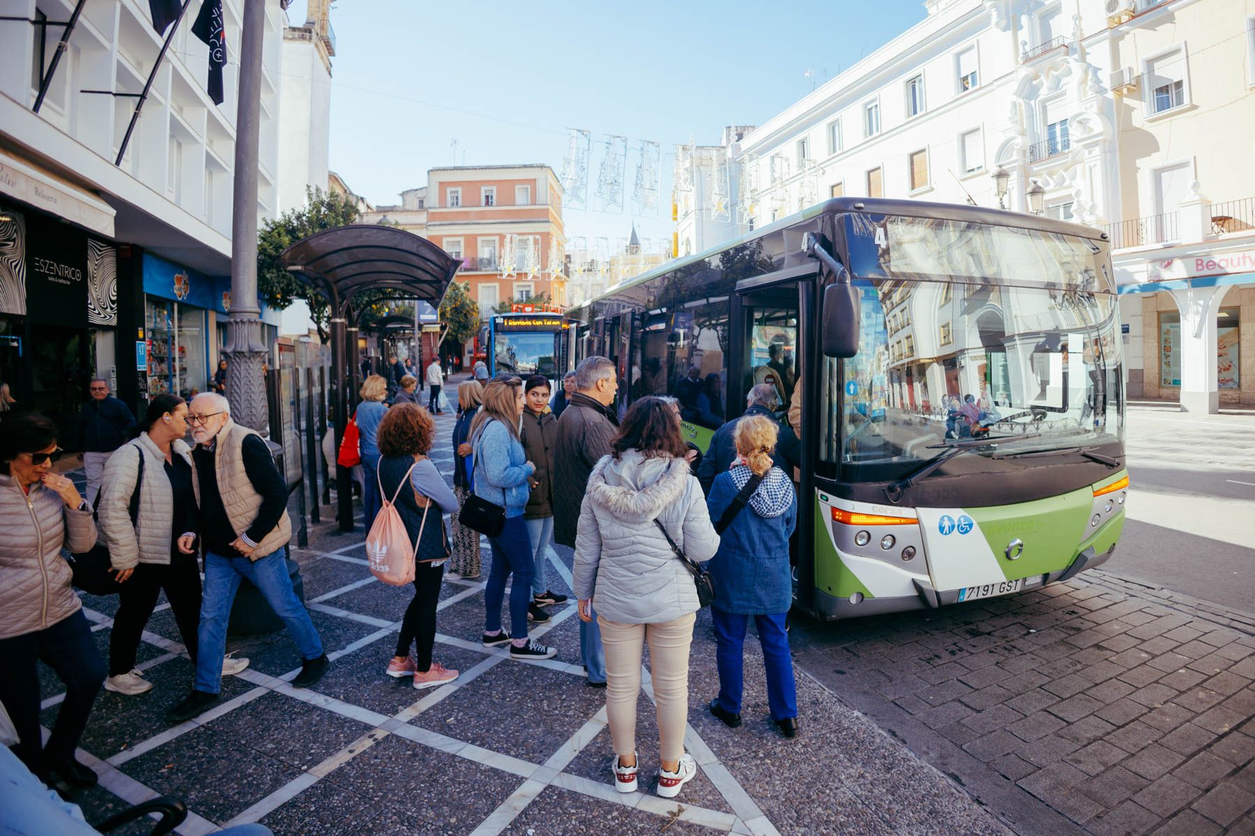 La parada de autobús de plaza Esteve en Jerez.