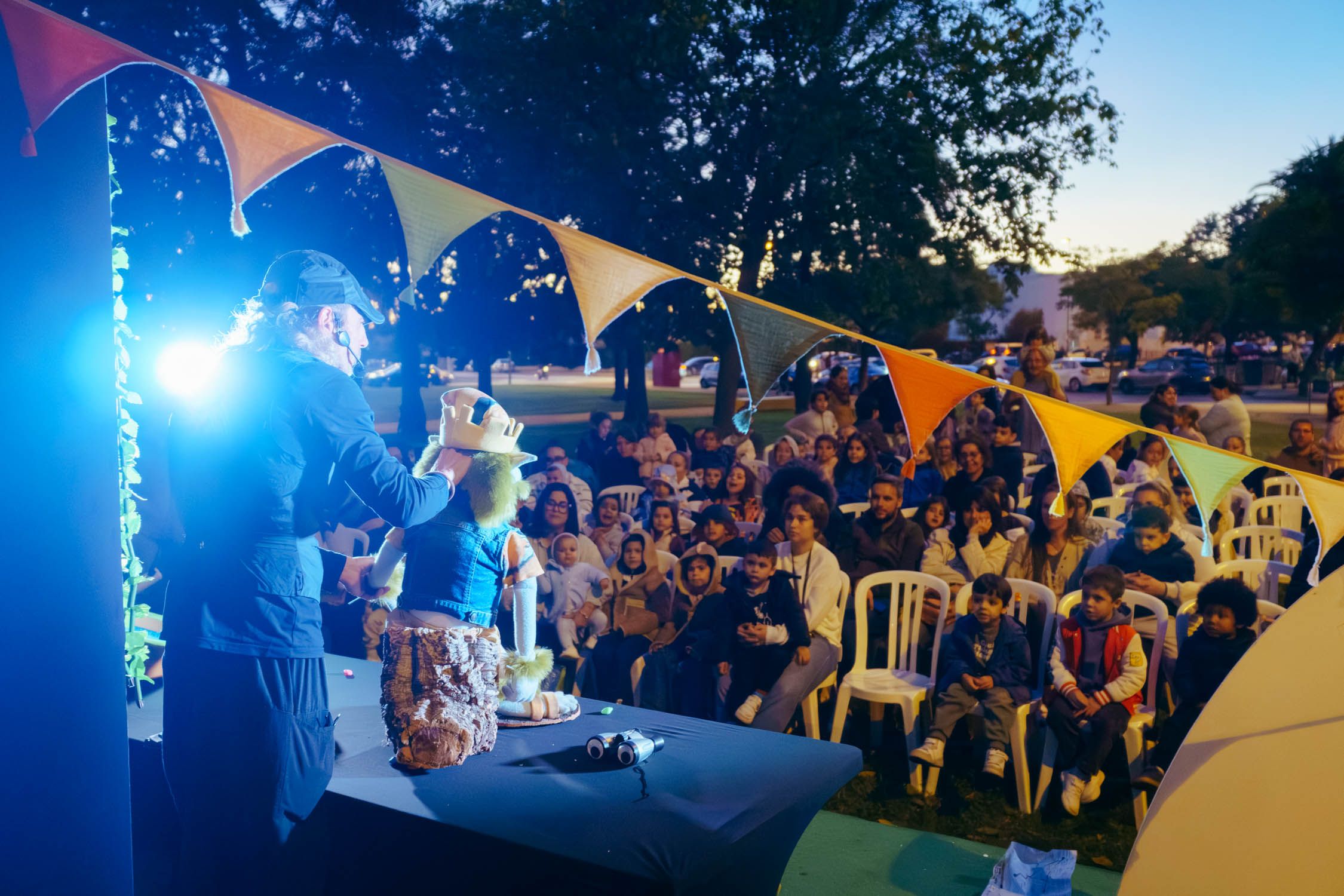 Público en el espectáculo de títeres de la compañía Pequeños Duendes.