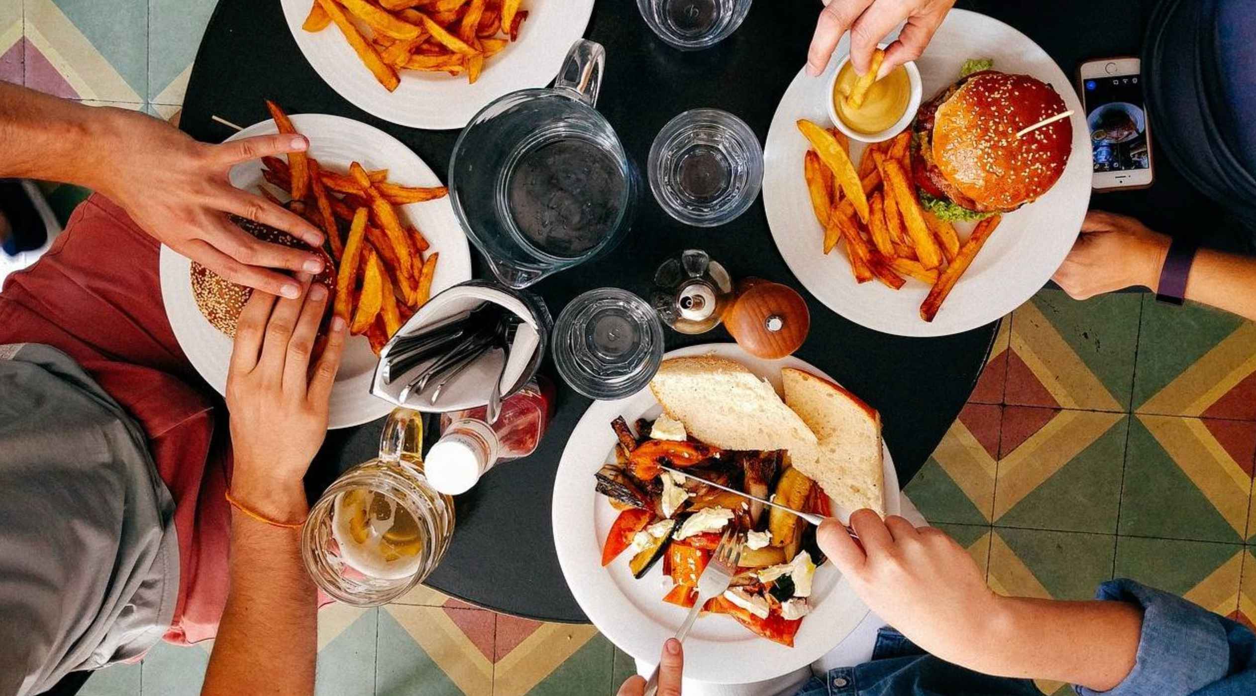 Expertos alertan de los riesgos del consumo de alimentos ultraprocesados.