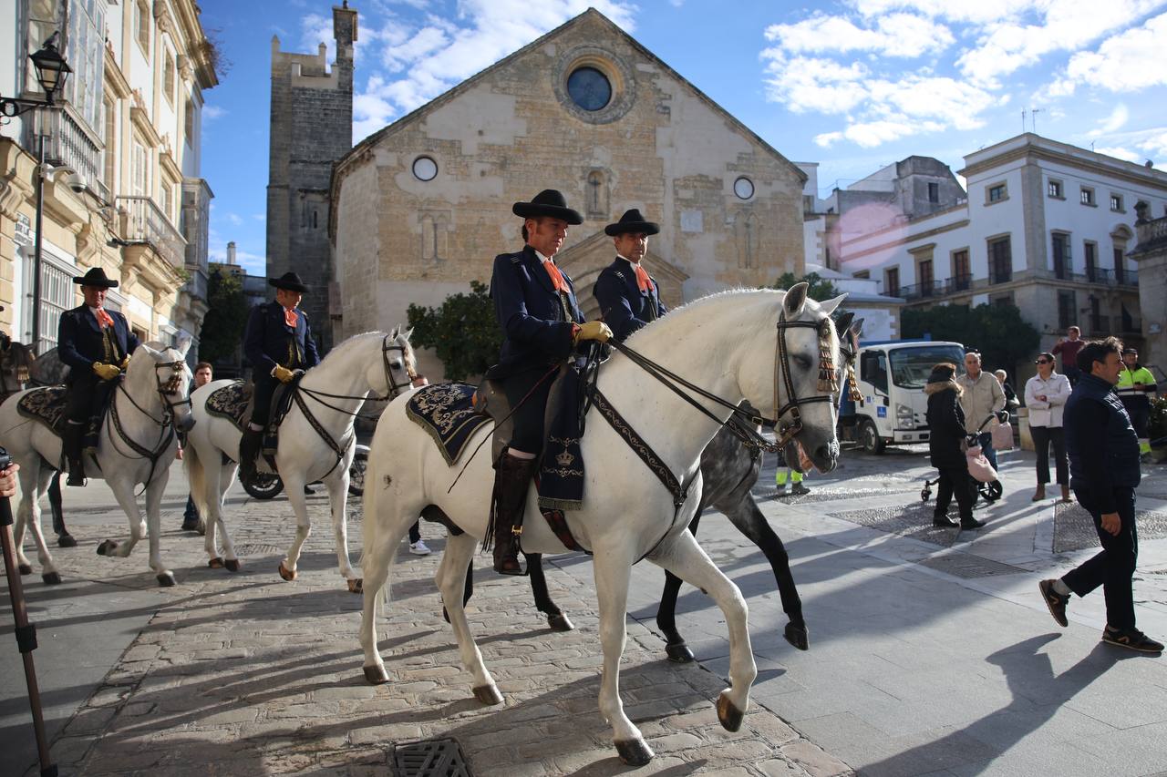 Llegada de La Real Escuela de Jerez a la Catedral.