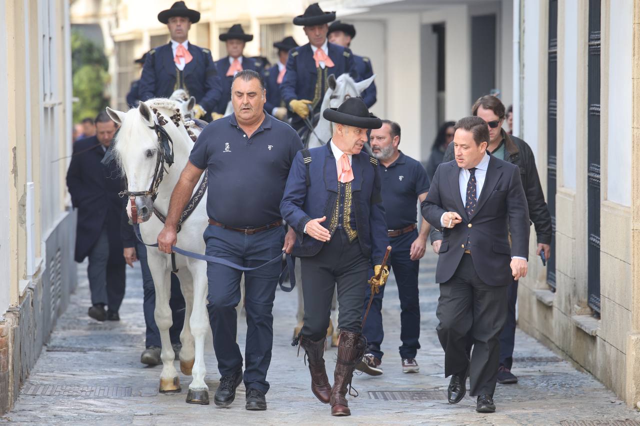 El camino de la Real Escuela de Jerez al funeral.