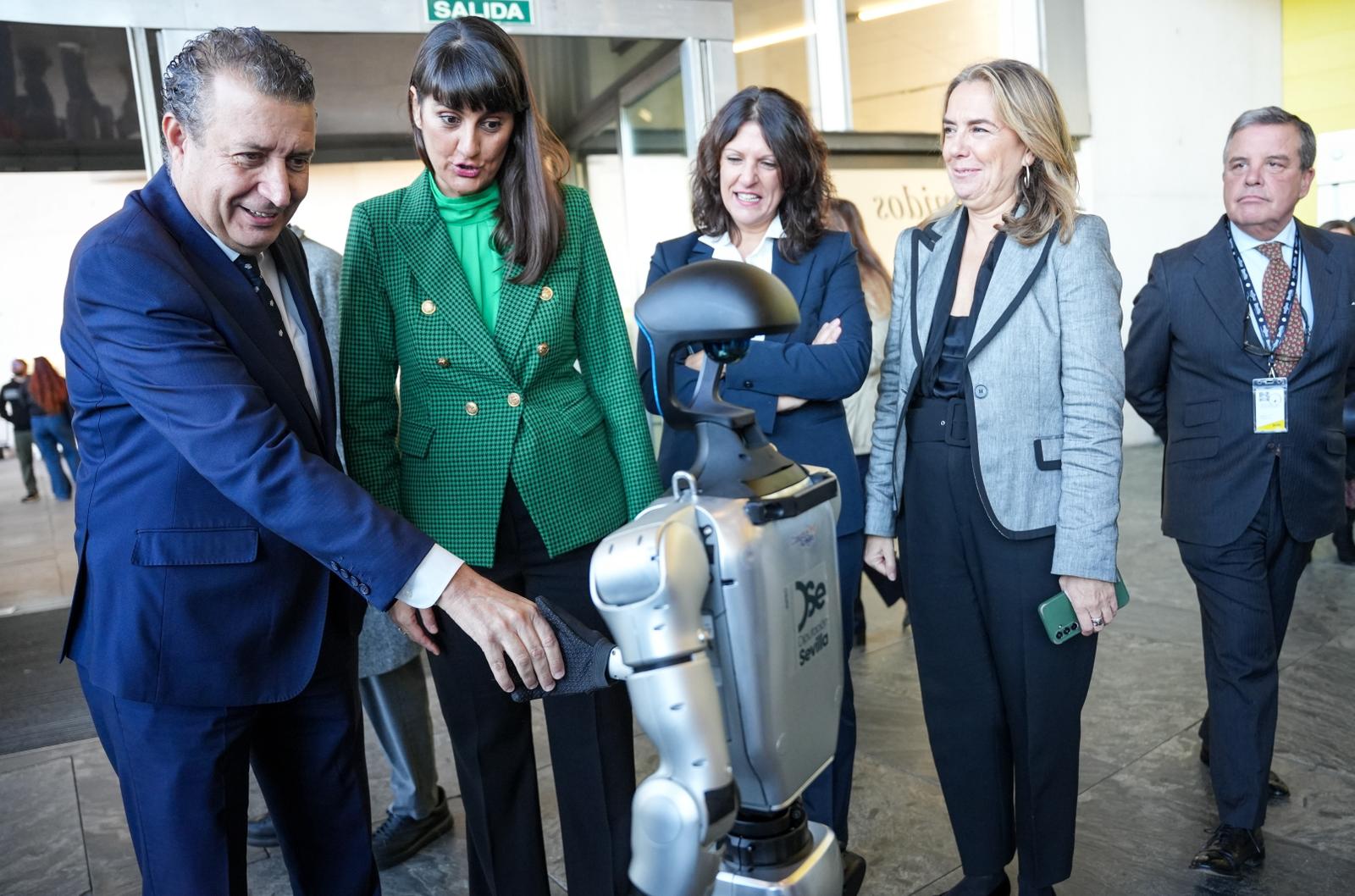 El presidente de Diputación, Javier Fernández, en la feria Iproinnova. El presidente de Diputación, Javier Fernández, en la feria Iproinnova.