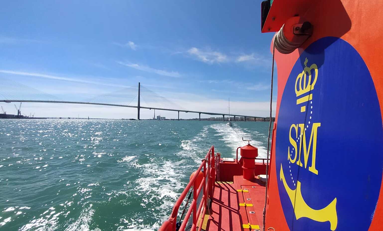 Imagen del puente de la Constitución de 1812​ desde la Salvamar Suhail.