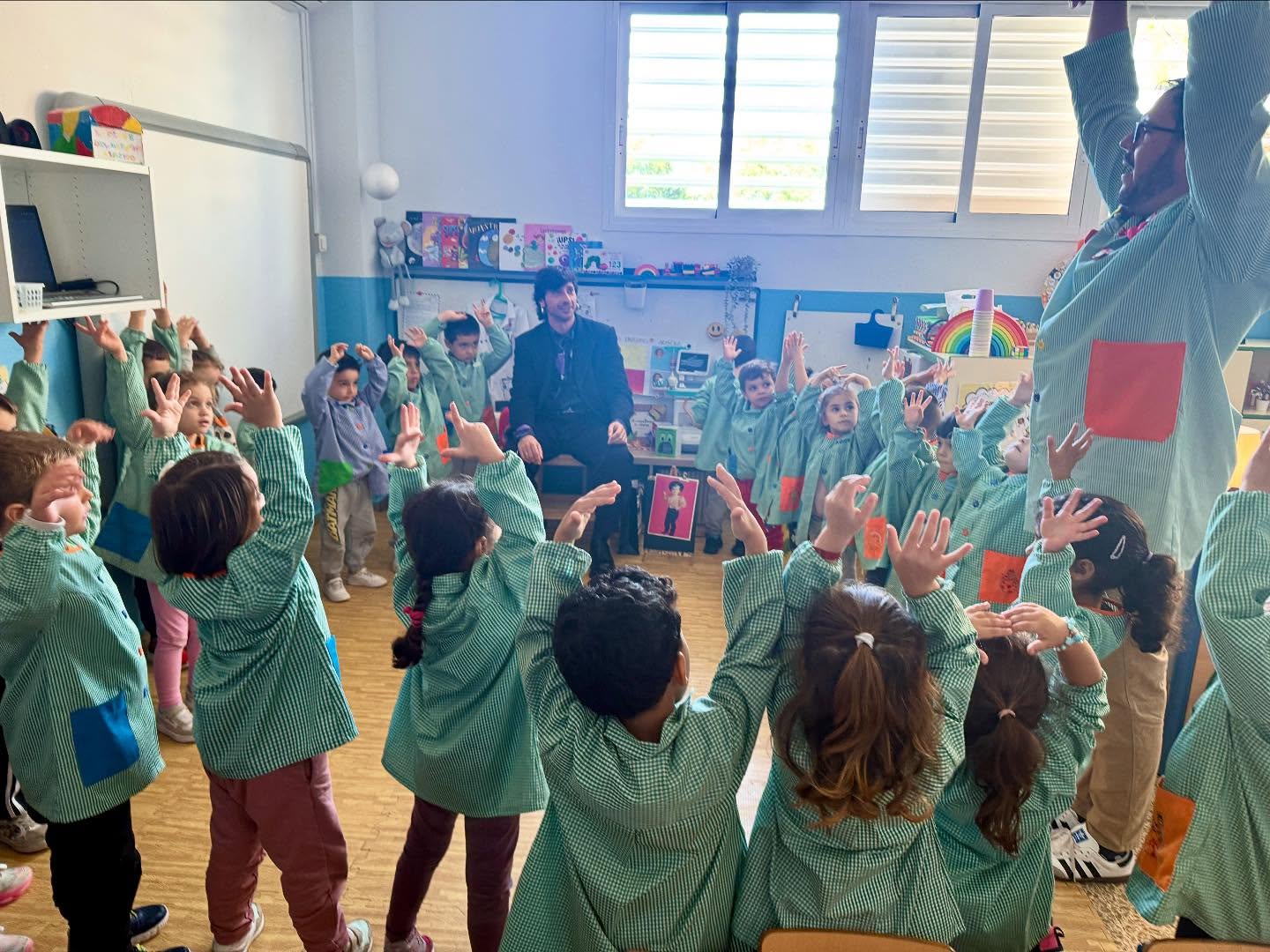 Emotiva visita sorpresa del bailaor Eduardo Leal a este colegio de El Ejido.