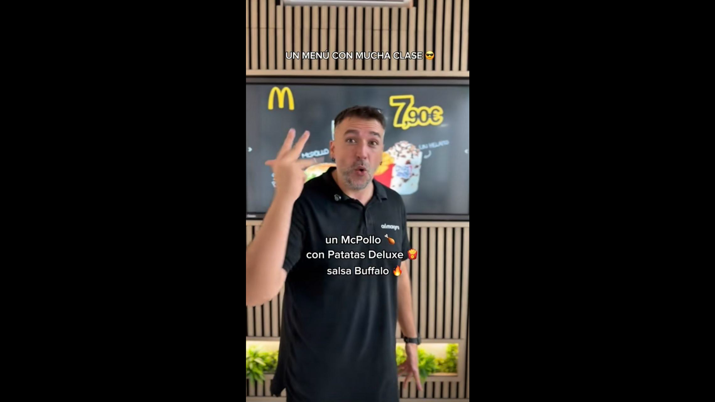 Carlos Almagro, el profesor de autoescuela más viral de TikTok.