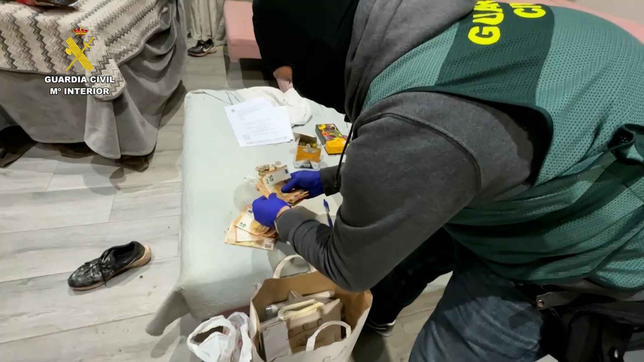 Otra imagen de la operación llevada a cabo por la Guardia Civil. Otra imagen de la operación llevada a cabo por la Guardia Civil.