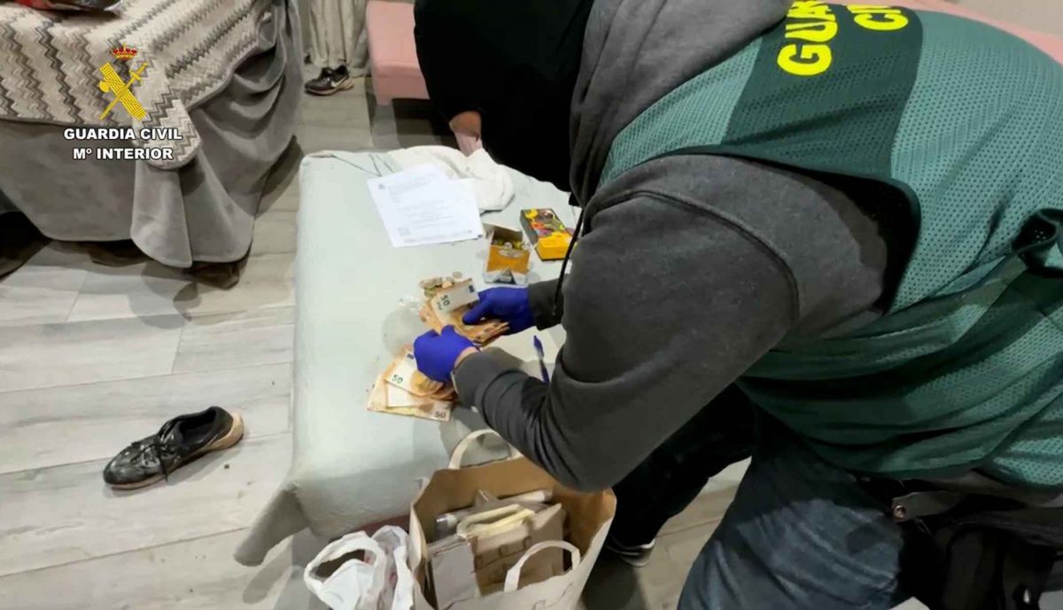 Otra imagen de la operación llevada a cabo por la Guardia Civil.