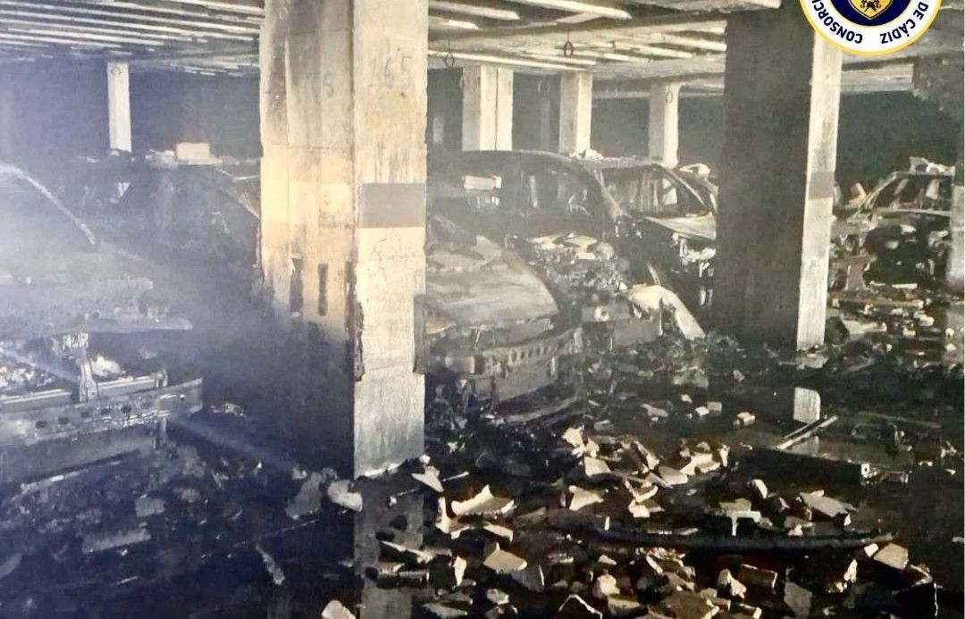 Estado de los coches tras el incendio.