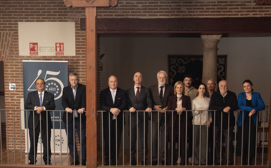 La alcaldesa junto a delegados municipales de Jerez y representantes de las ciudades candidatas. La alcaldesa junto a delegados municipales de Jerez y representantes de las ciudades candidatas.