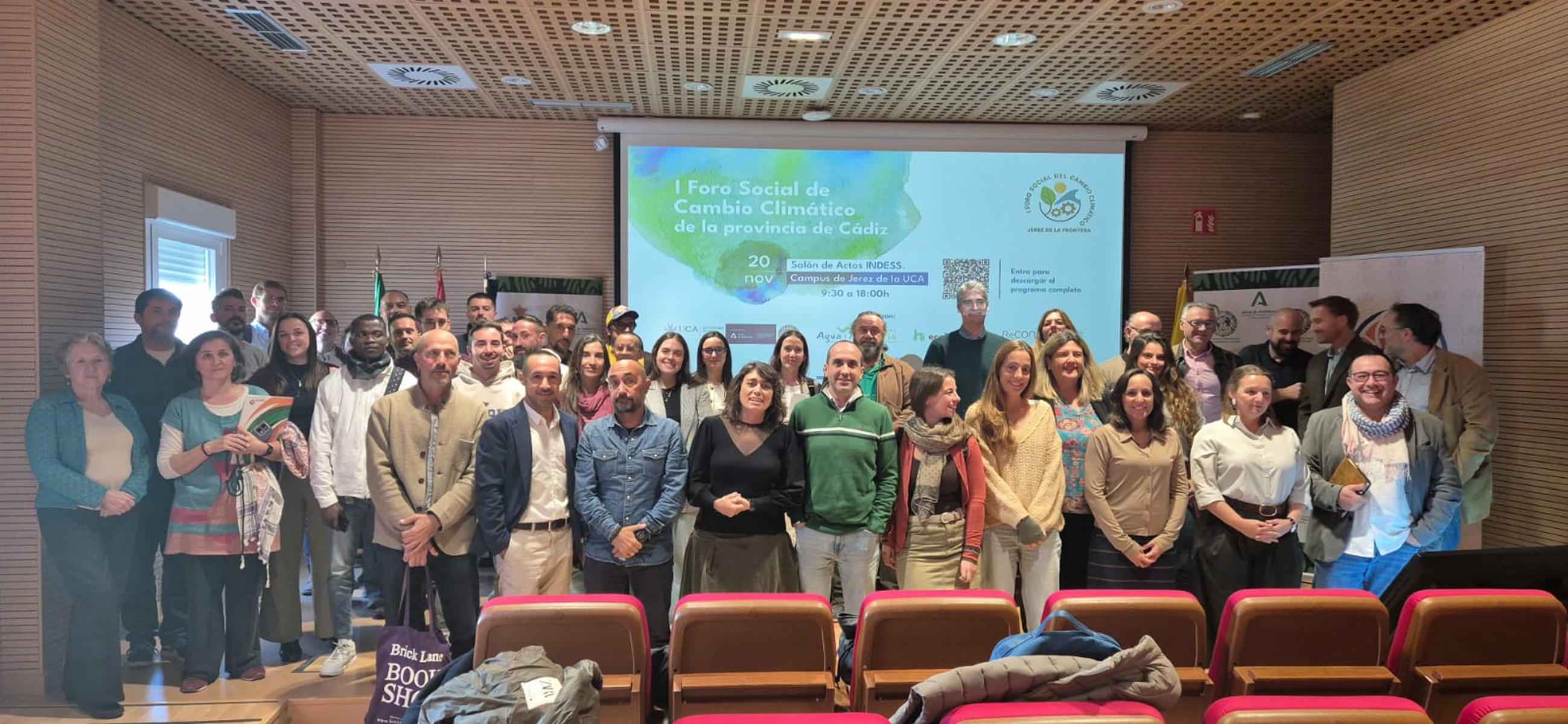 Foto de familia del I Foro Social de Cambio Climático de la Provincia de Cádiz. Foto de familia del I Foro Social de Cambio Climático de la Provincia de Cádiz.