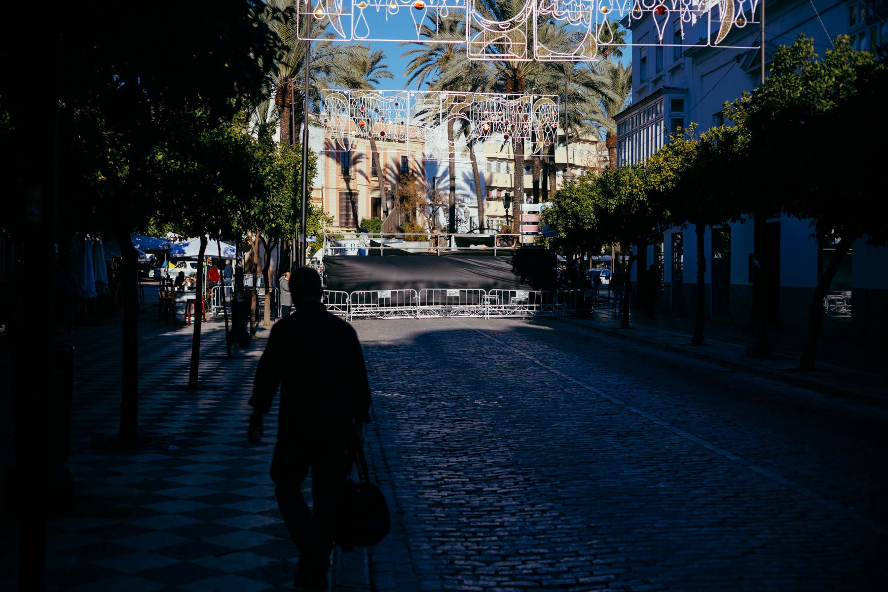 Últimos preparativos del alumbrado de Navidad que se enciende este viernes. Últimos preparativos del alumbrado de Navidad que se enciende este viernes.