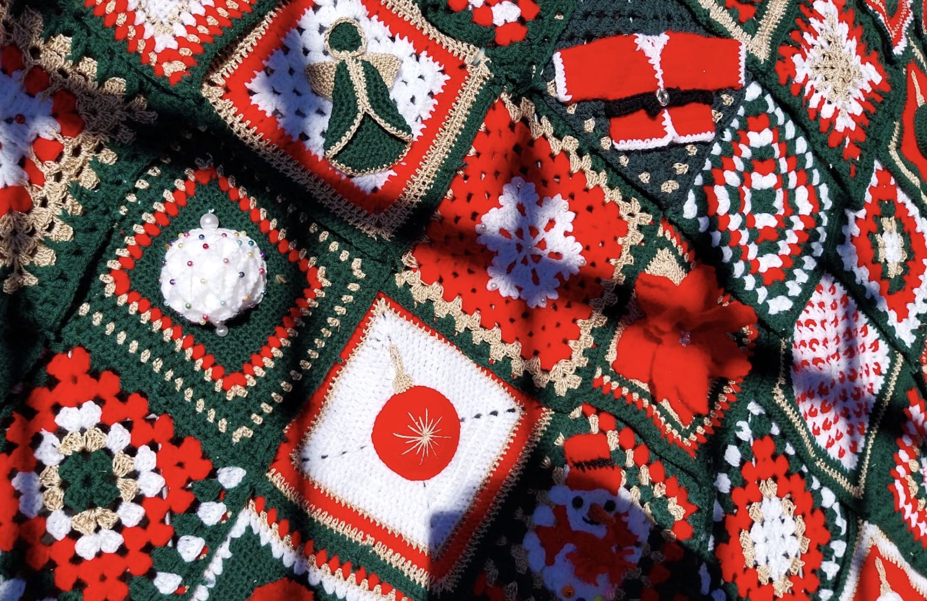 Detalles del árbol de Navidad de croché de La Línea.