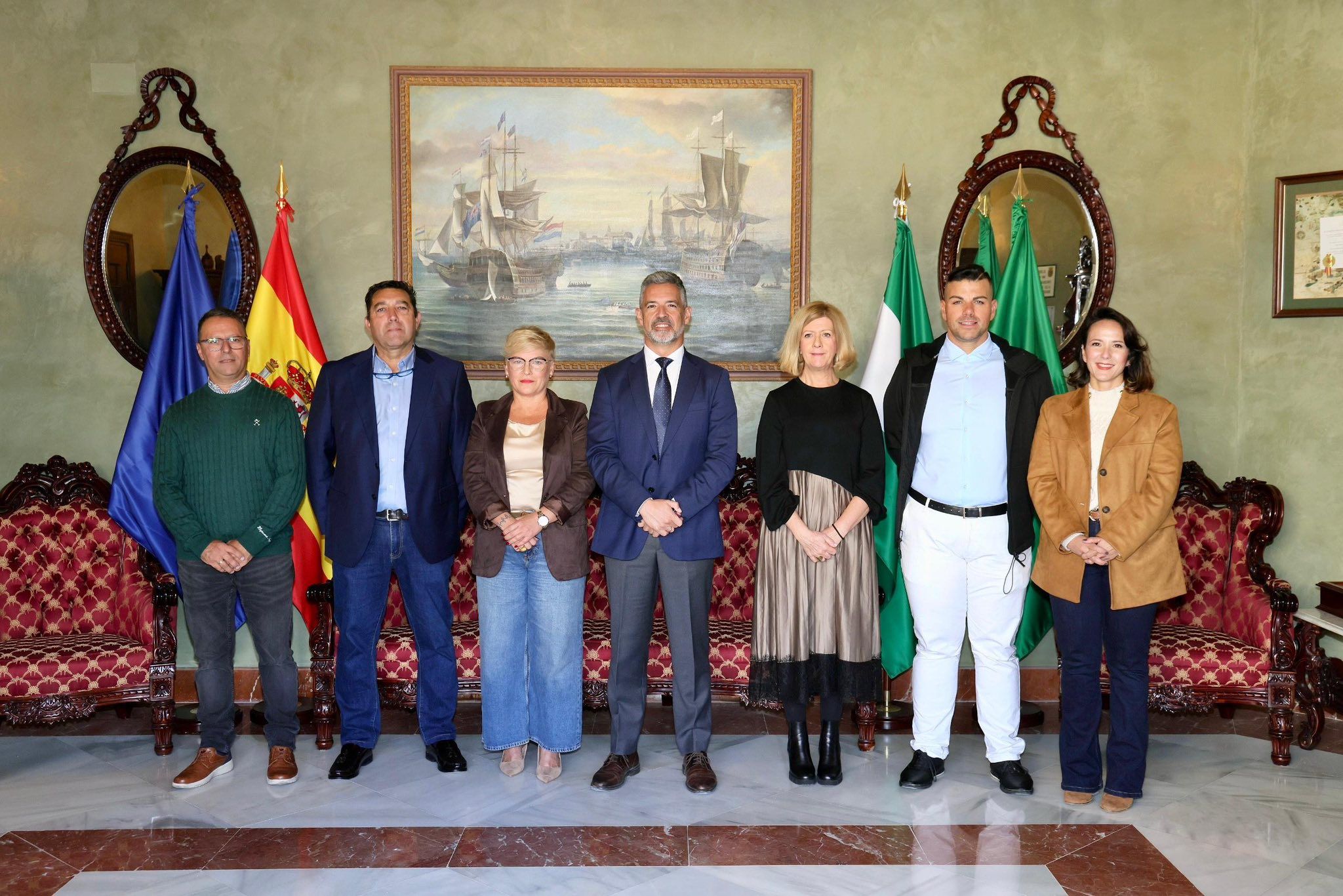 Así ha sido la recepción del alcalde de Rota a los personajes de la Navidad.