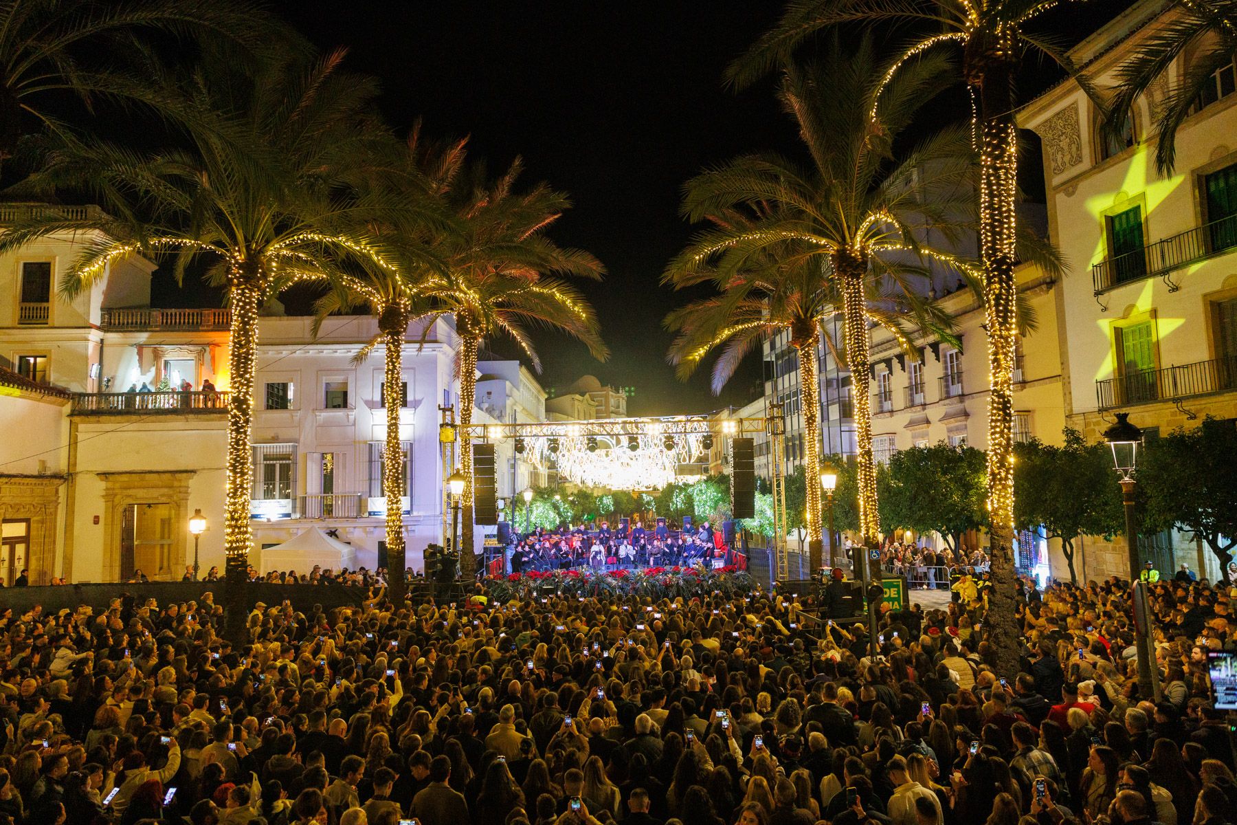 Luis de Perikín, durante el concierto tras el encendido del alumbrado navideño en Jerez. Luis de Perikín, durante el concierto tras el encendido del alumbrado navideño en Jerez.