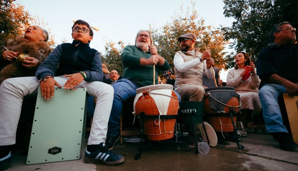 Ambientazo en la Zambomba del Cristo.