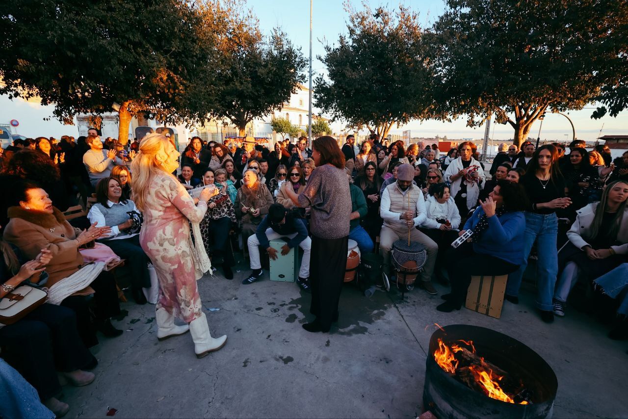 Ambientazo en la Zambomba del Cristo.