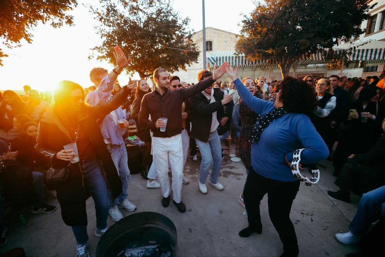 Ambientazo en la Zambomba del Cristo.