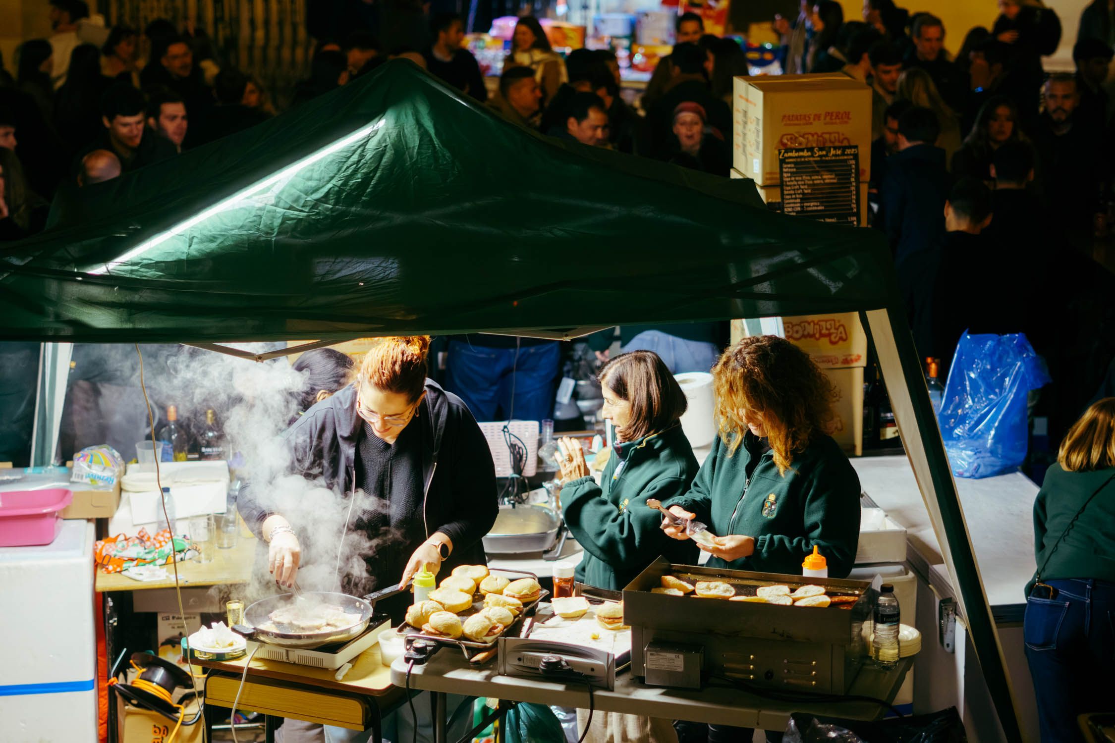 Puesto de comida en la plaza de la Asunción