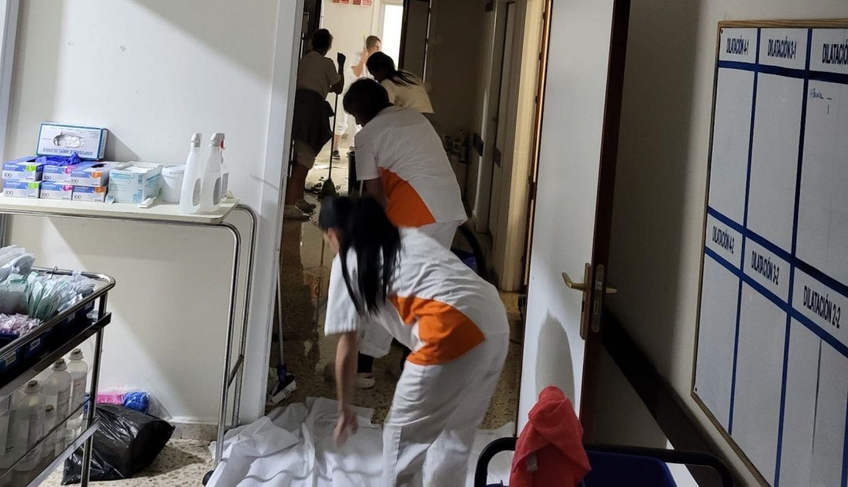 Los sanitarios tuvieron que trasladarse en plena asistencia.