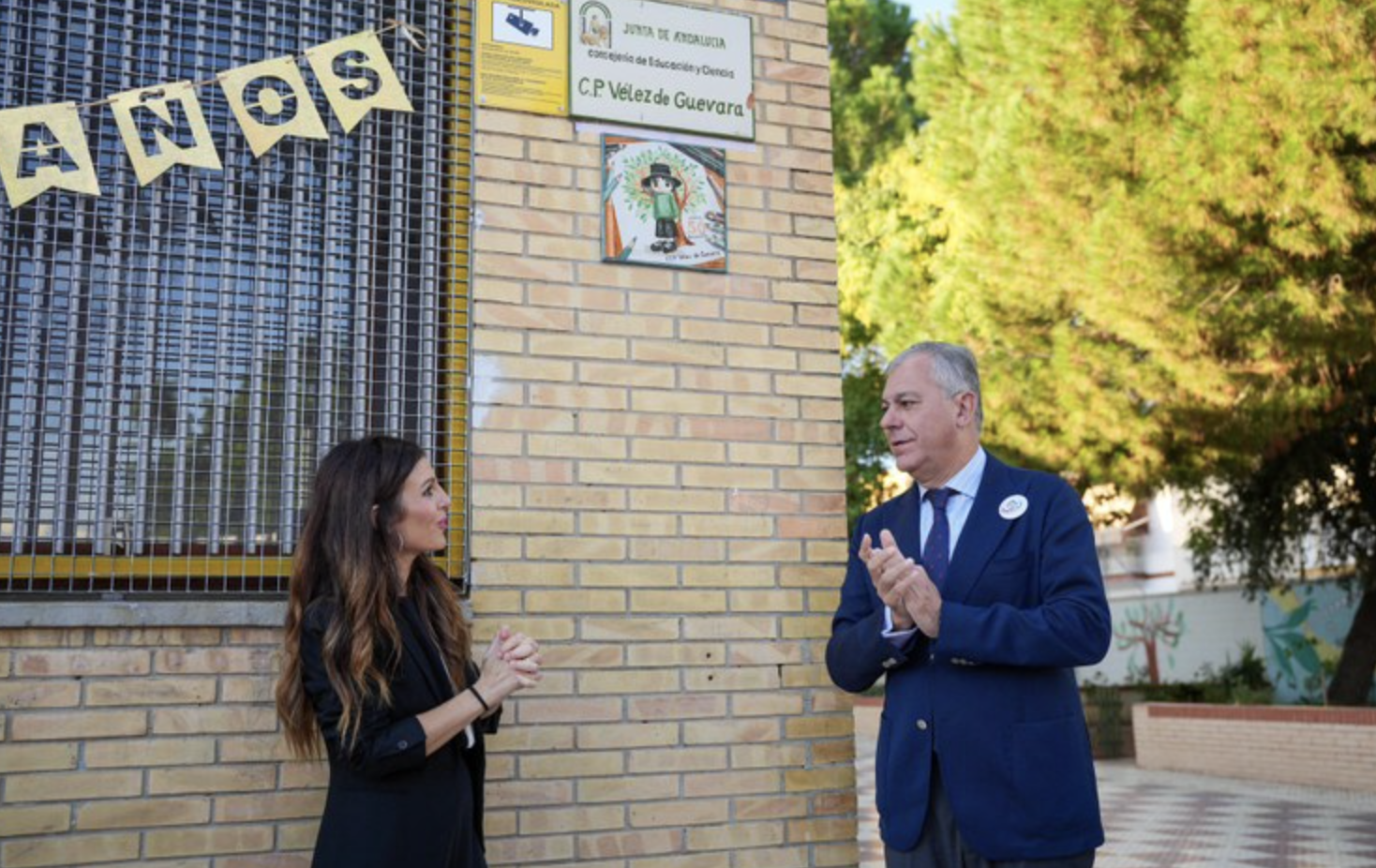 Sevilla mejora las infraestructuras de siete colegios.