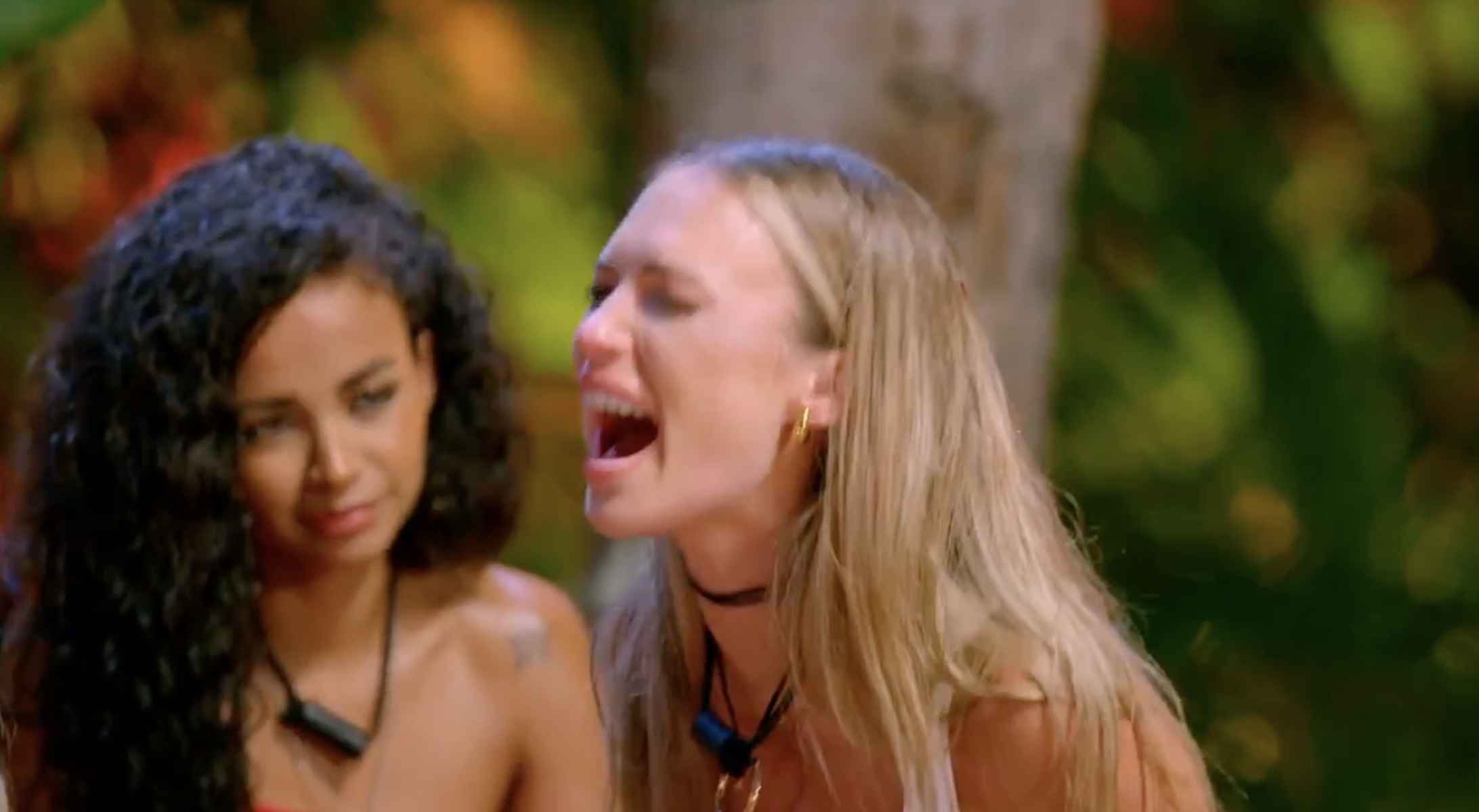 Almudena, fuera de control tras ver el beso de su pareja a una tentadora.