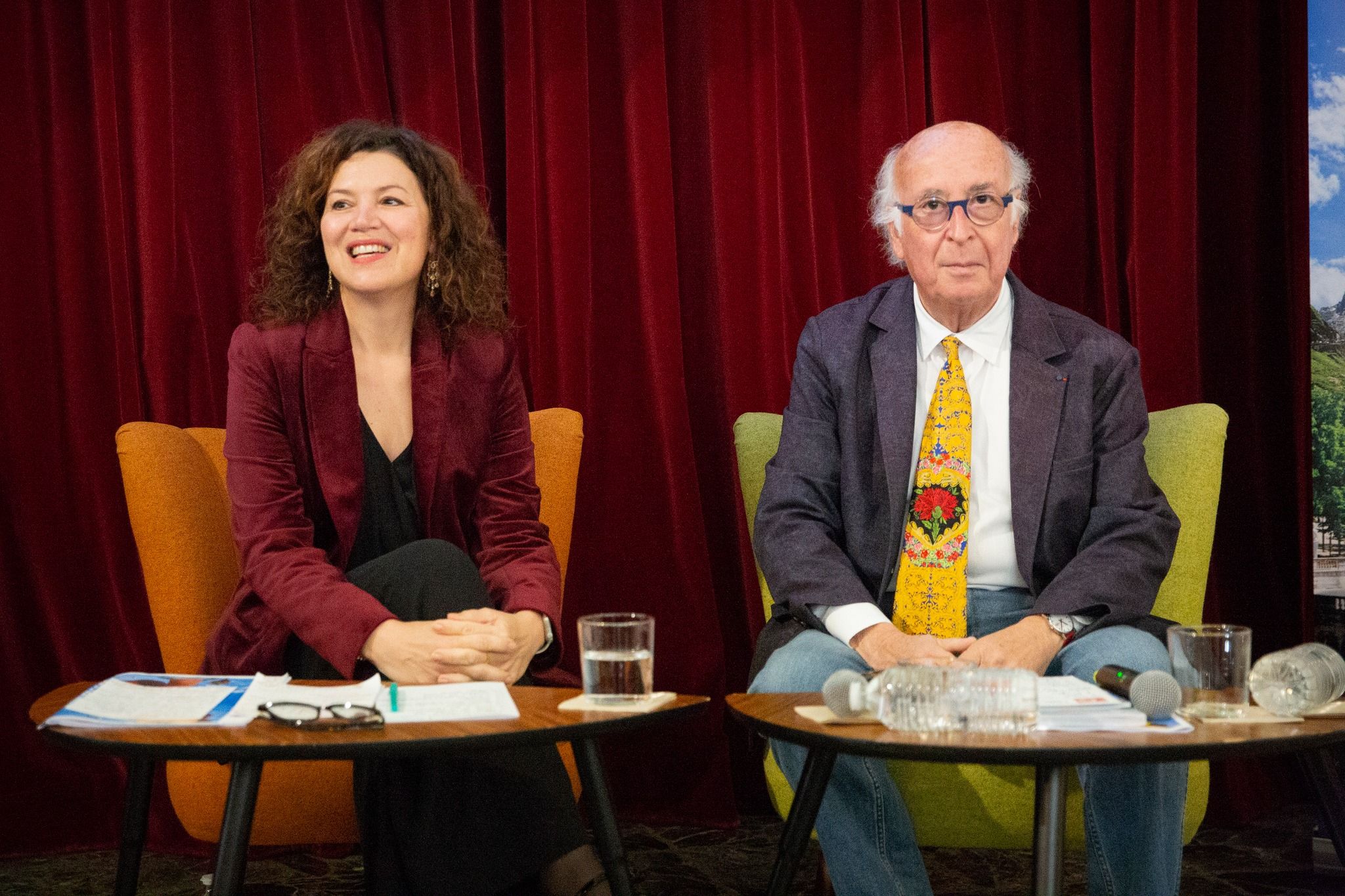 Amèlie Casasole, directora del Teatro de Nimes, junto a Daniel-Jean Valade, delegado de Cultura de la ciudad, en la presentación del Festival Flamenco en el Teatro Bernadette Lafont.