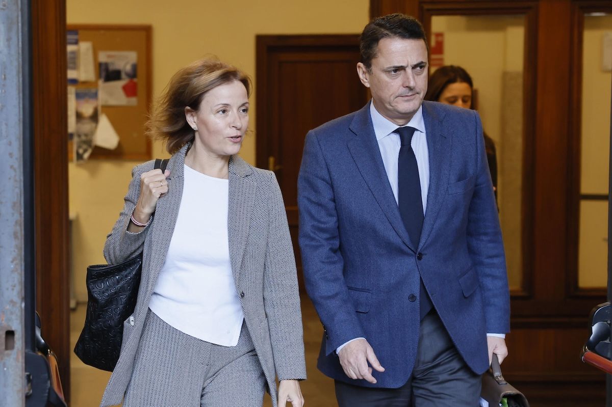 La gerente del Servicio Andaluz de Salud (SAS), Valle García, saliendo del Juzgado.