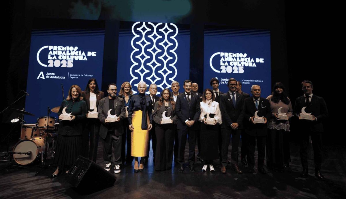 Foto de familia de los galardonados.