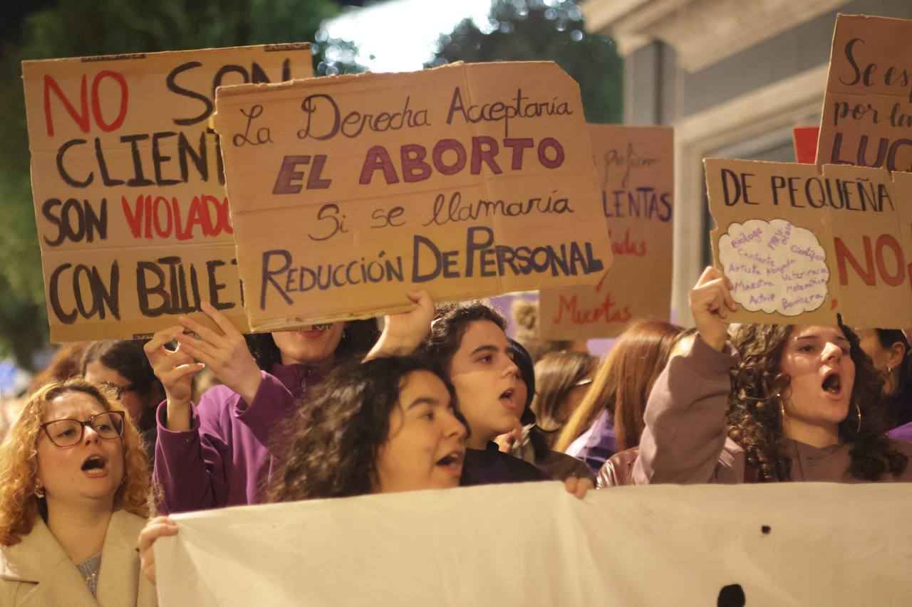 Pancartas reivindicativas en Sevilla.