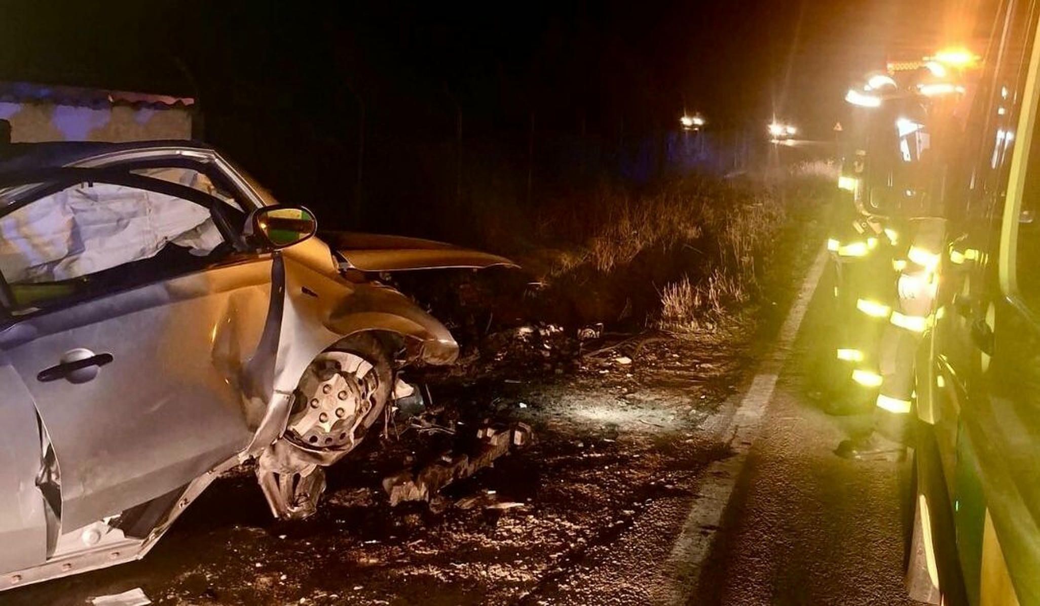 Estado en que quedó el vehículo tras el accidente, en una imagen del Consorcio de Bomberos.