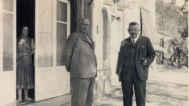 Otto Engelhardt, a la derecha en la fotografía, en Sevilla durante los años 30
