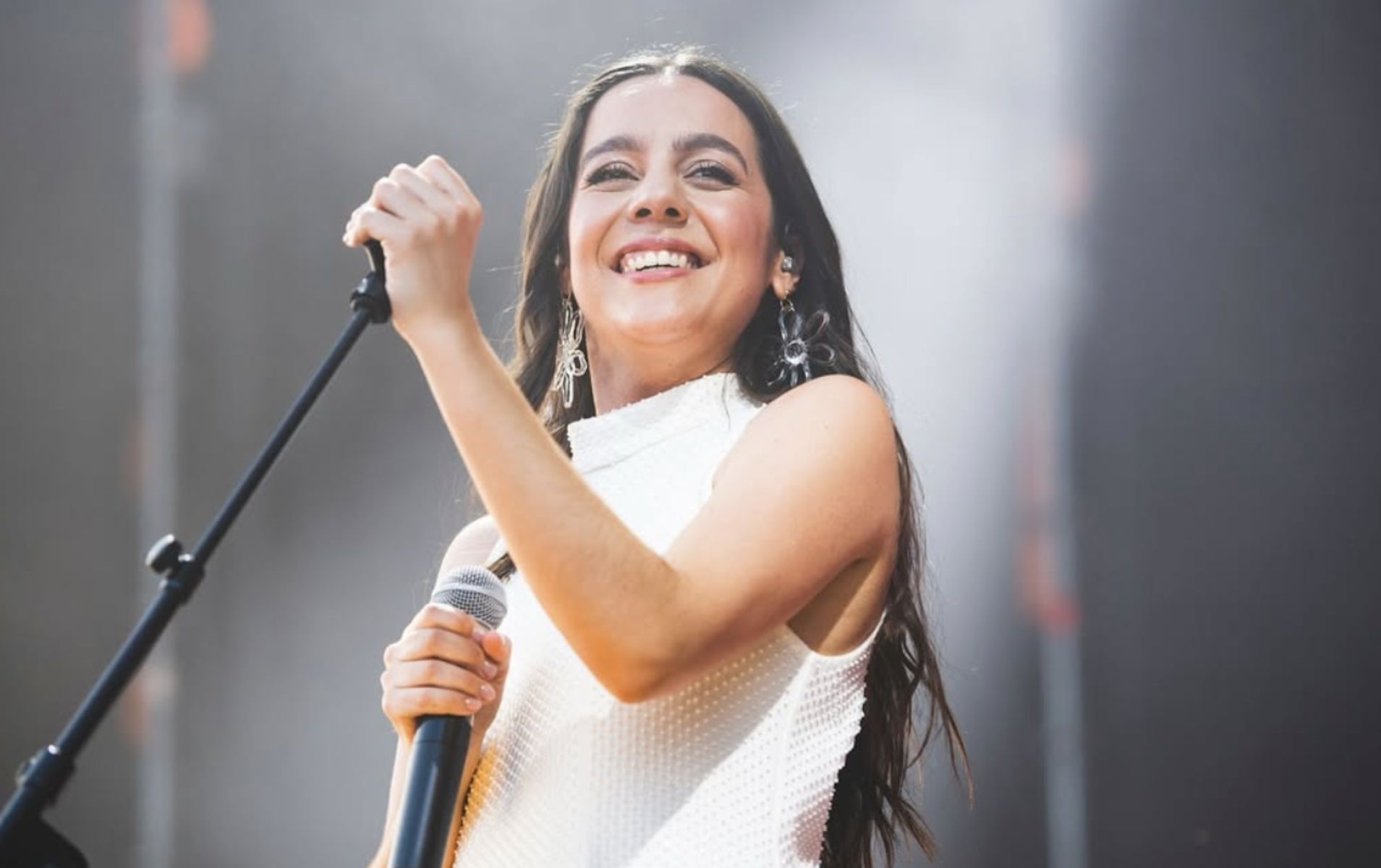 Valeria Castro, reconocida con el Premio Ondas al Fenómeno Musical del Año (ex aequo).