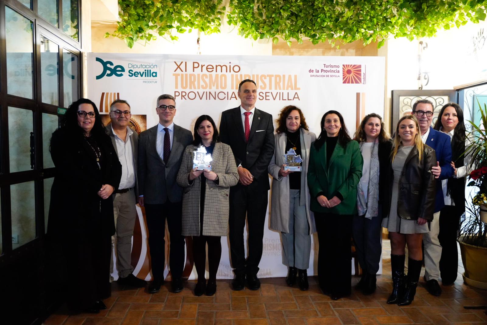 Premiados y autoridades en el acto de entrega de los Premios Turismo Industrial Provincia de Sevilla. Premiados y autoridades en el acto de entrega de los Premios Turismo Industrial Provincia de Sevilla.