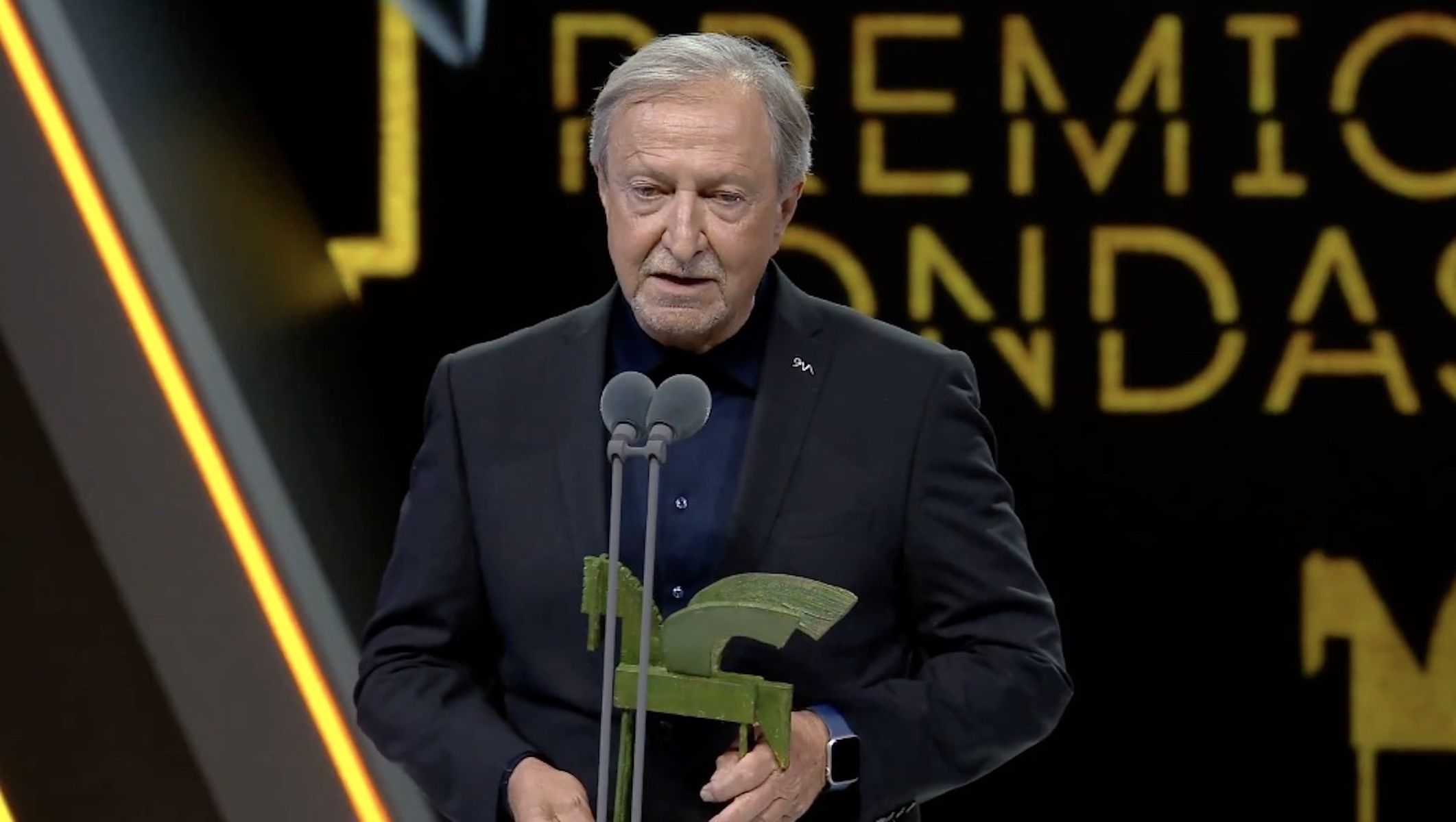 Paco Lobatón recoge el Premio Ondas Especial de la Organización.