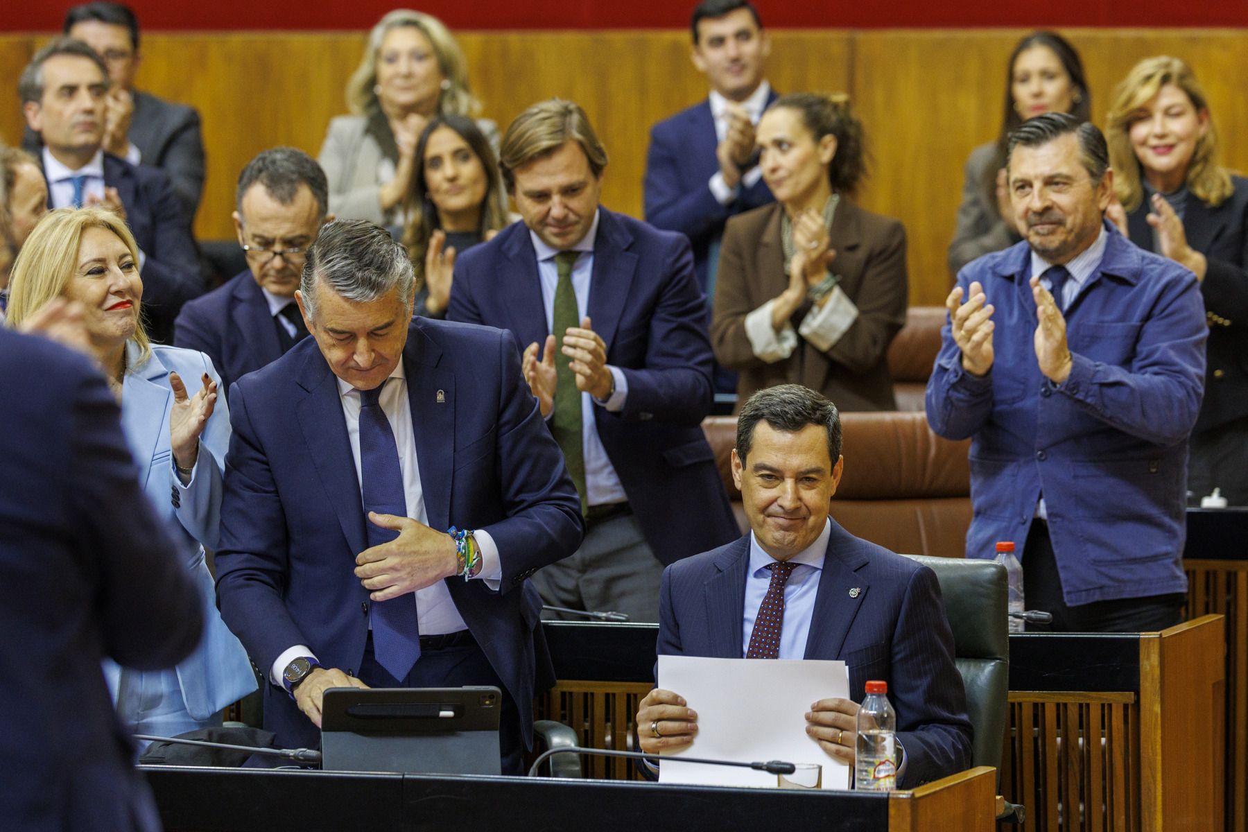 Juanma Moreno, al acabar su discurso de arranque del debate sobre el estado de la comunidad,