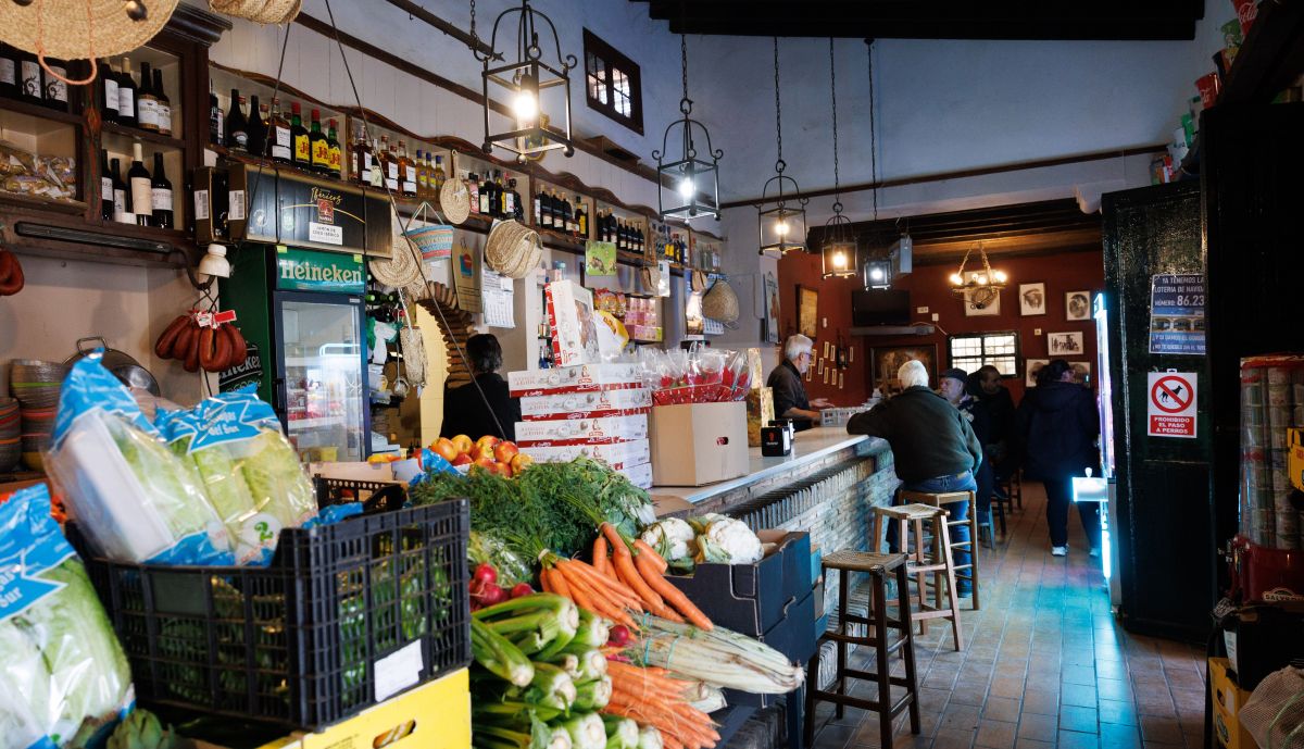 Interior de la venta El Cotito, en Mesas de Asta.