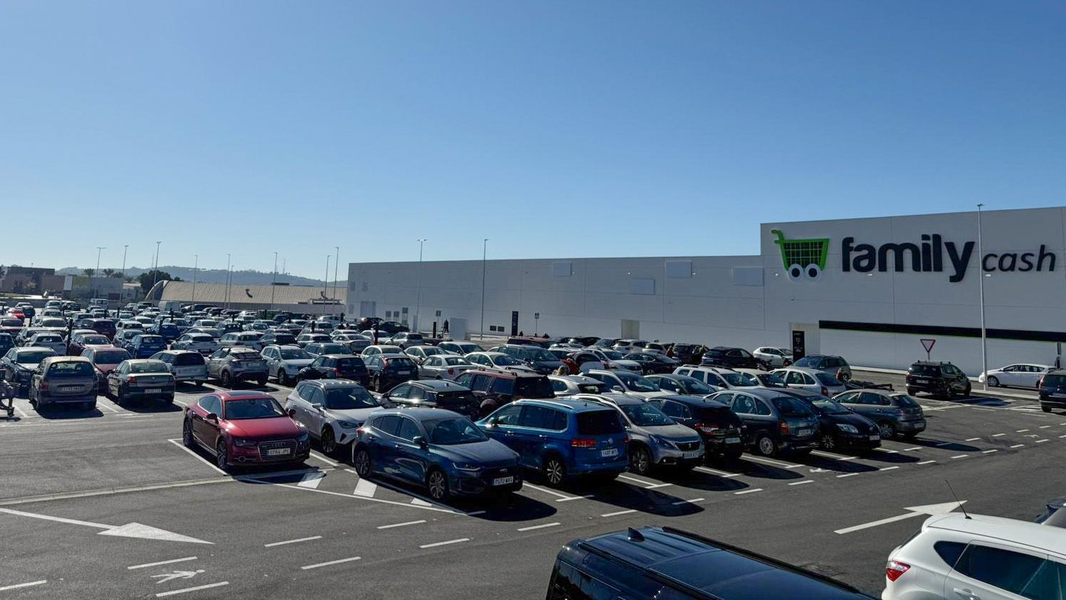 El parking presentaba una buena presencia de vehículos desde primera hora.