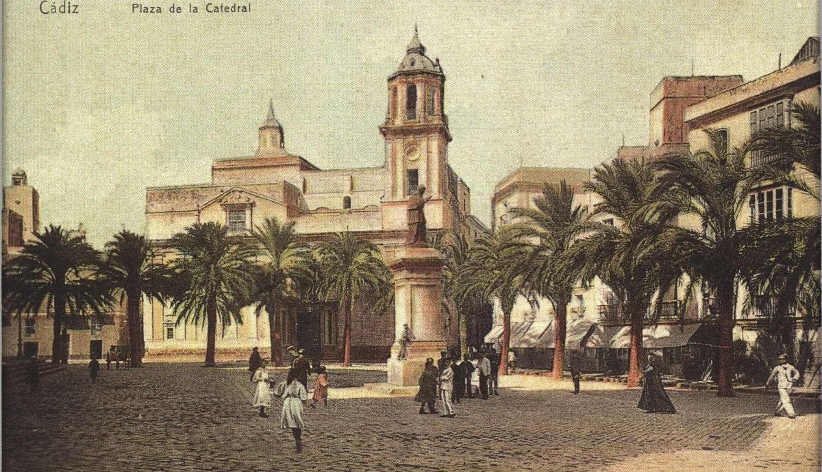 Plaza Catedral, con el monumento a Fray Domingo de Silos Moreno.