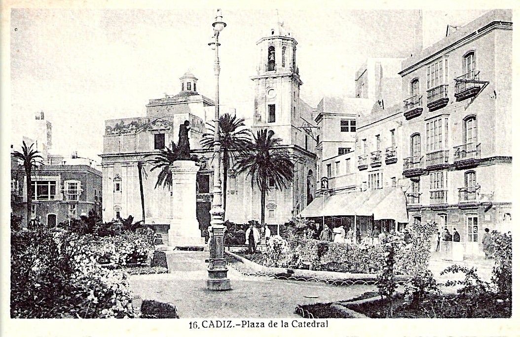 Plaza de La Catedral ajardinada. Iglesia de Santiago. Monumento a Fray Domingo de Silos Moreno.