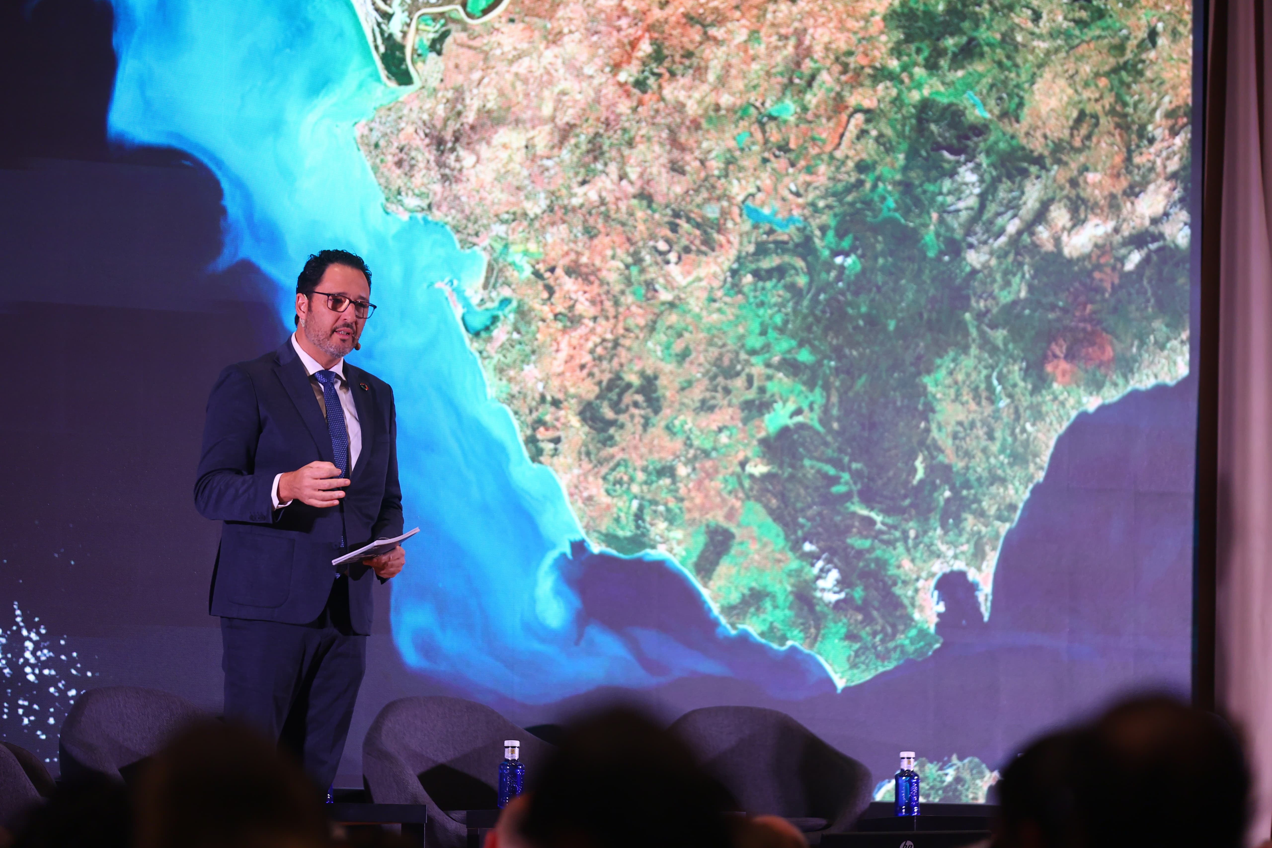 El presidente de la CEC, José Andrés Santos, en una conferencia.