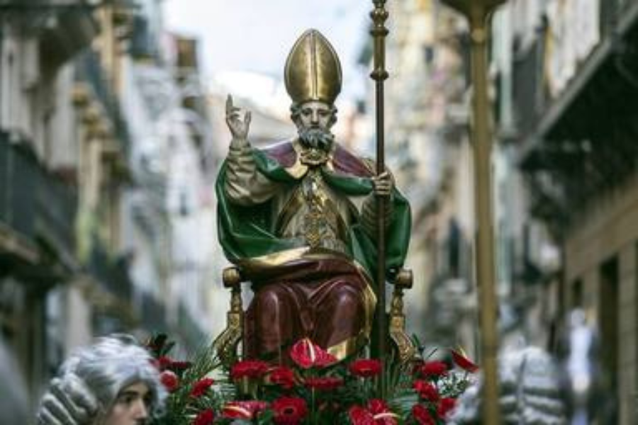 Imagen de san Saturnino en procesión. 
