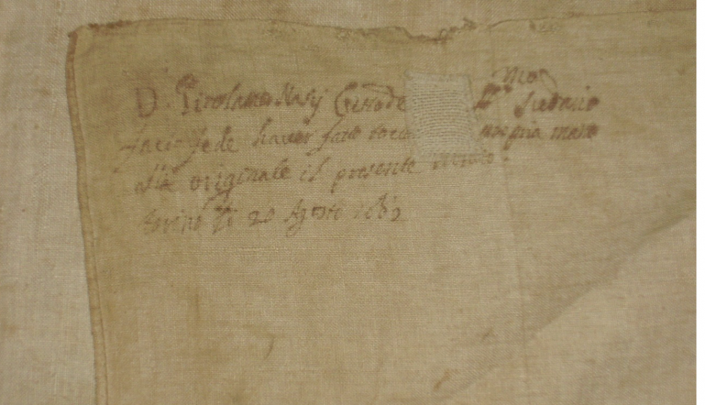 Inscripción en francés en el reverso de la sábana que autentifica la copia. 