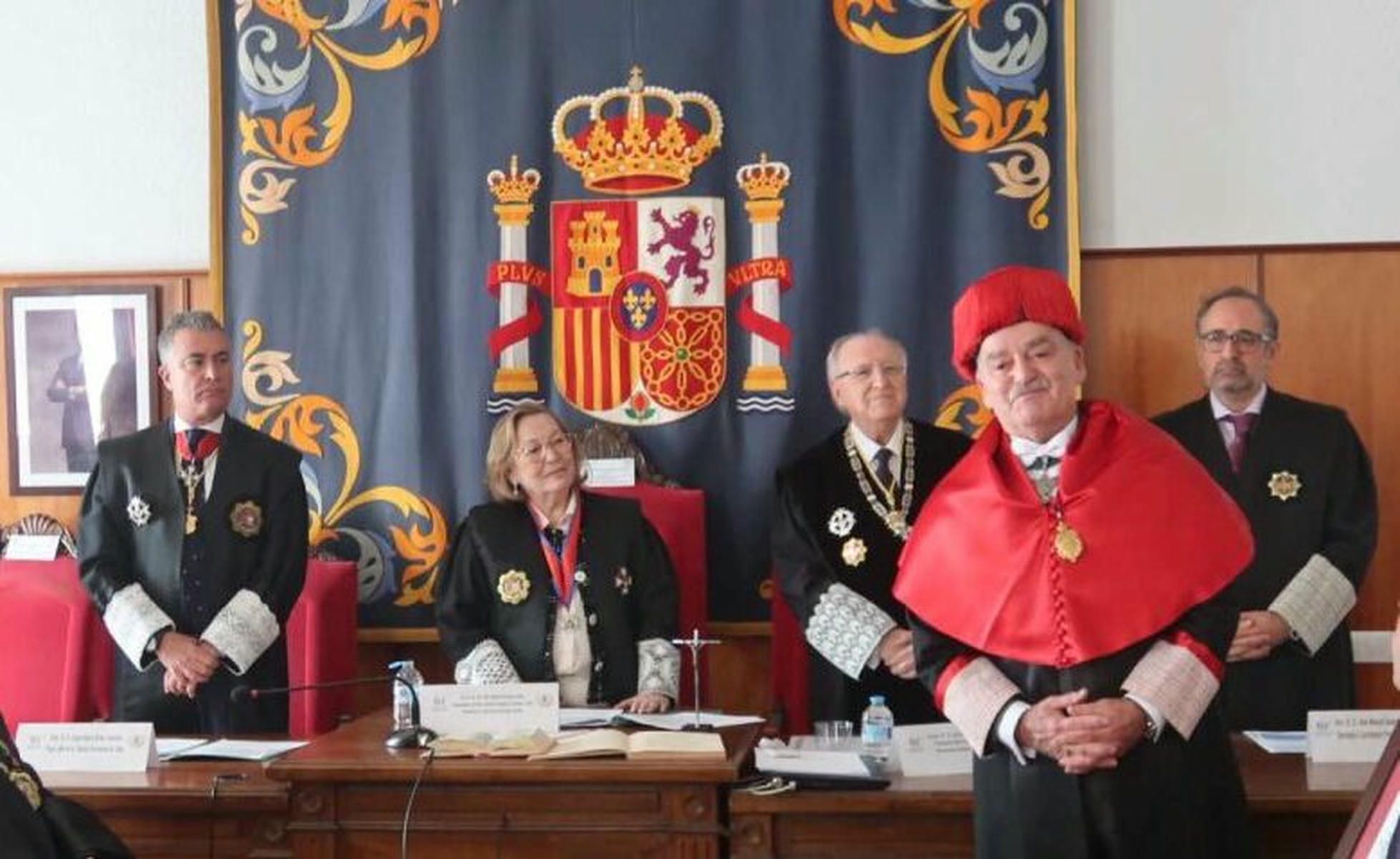 Un momento de la distinción a Ignacio de Cuevillas Matozzi. 