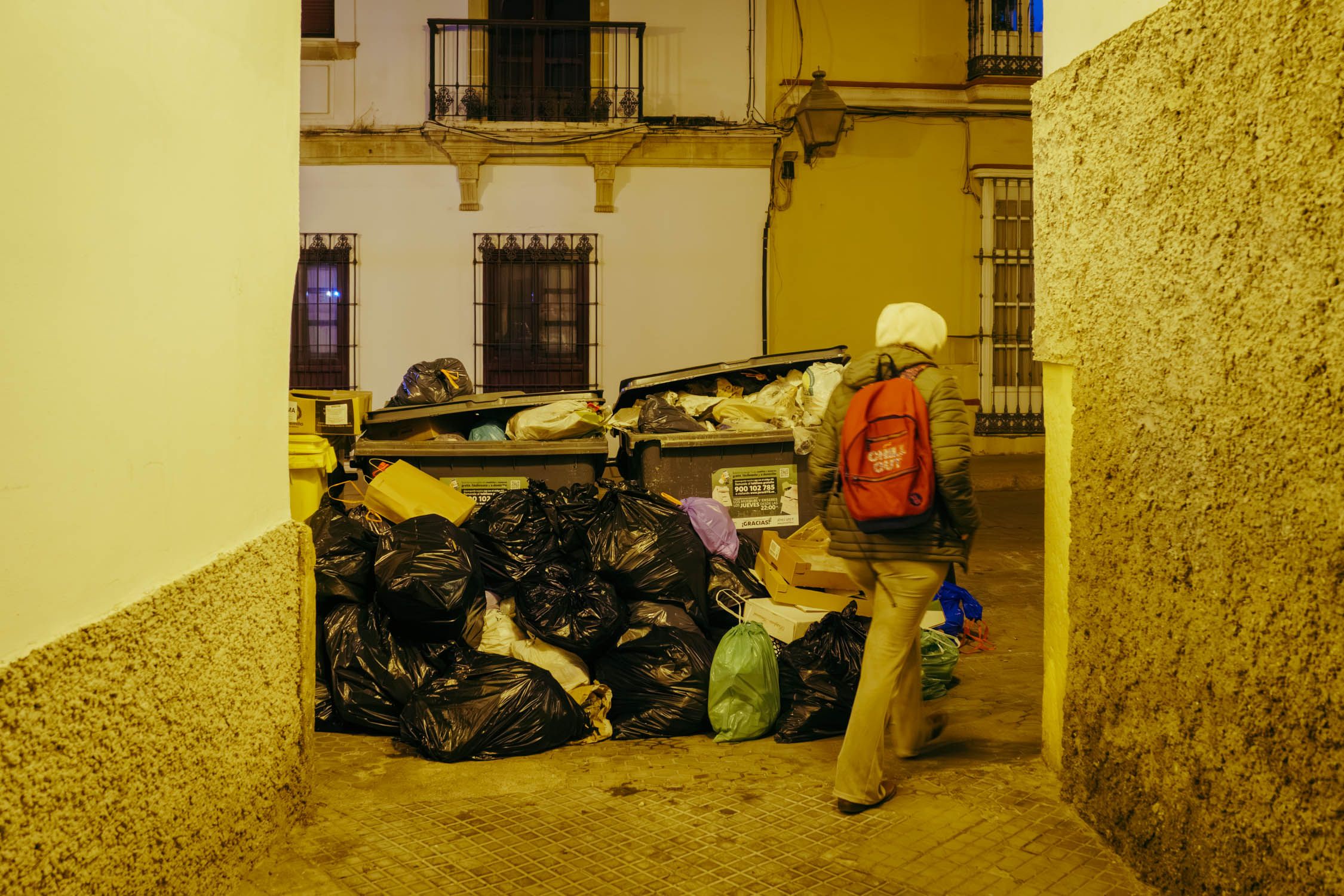 Basura acumulada en la calle Pedro Alonso de Jerez.