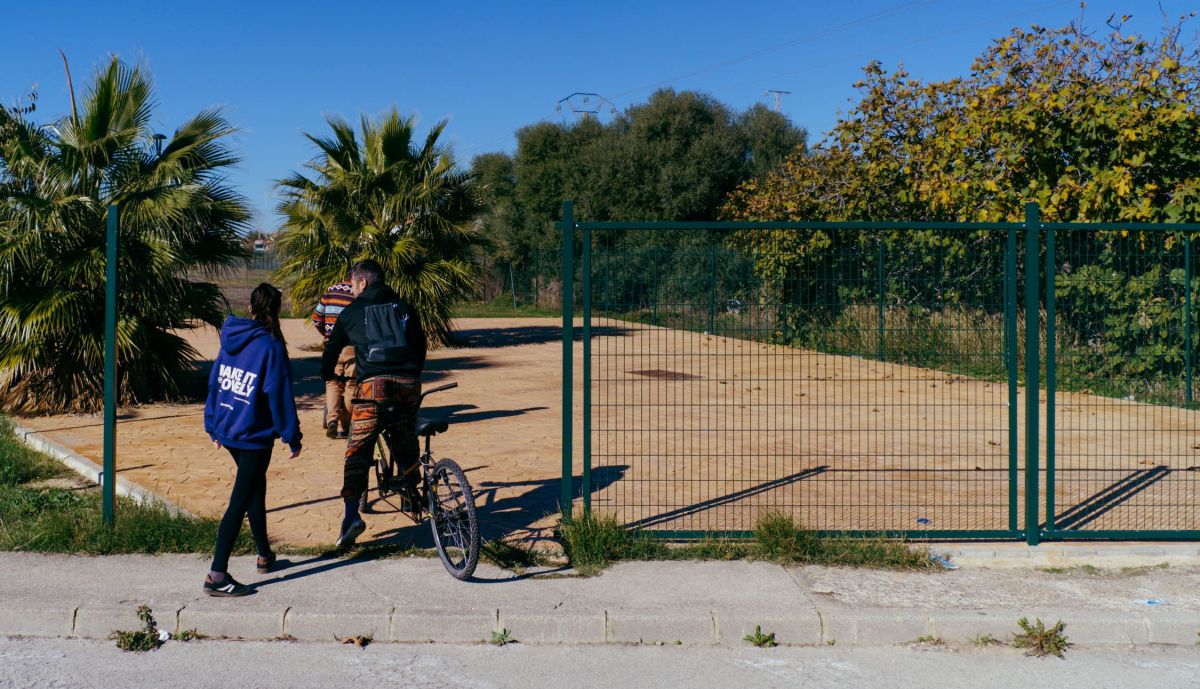 Vallas arrancadas en el parque Alcalde Hernán Díaz Cortés.