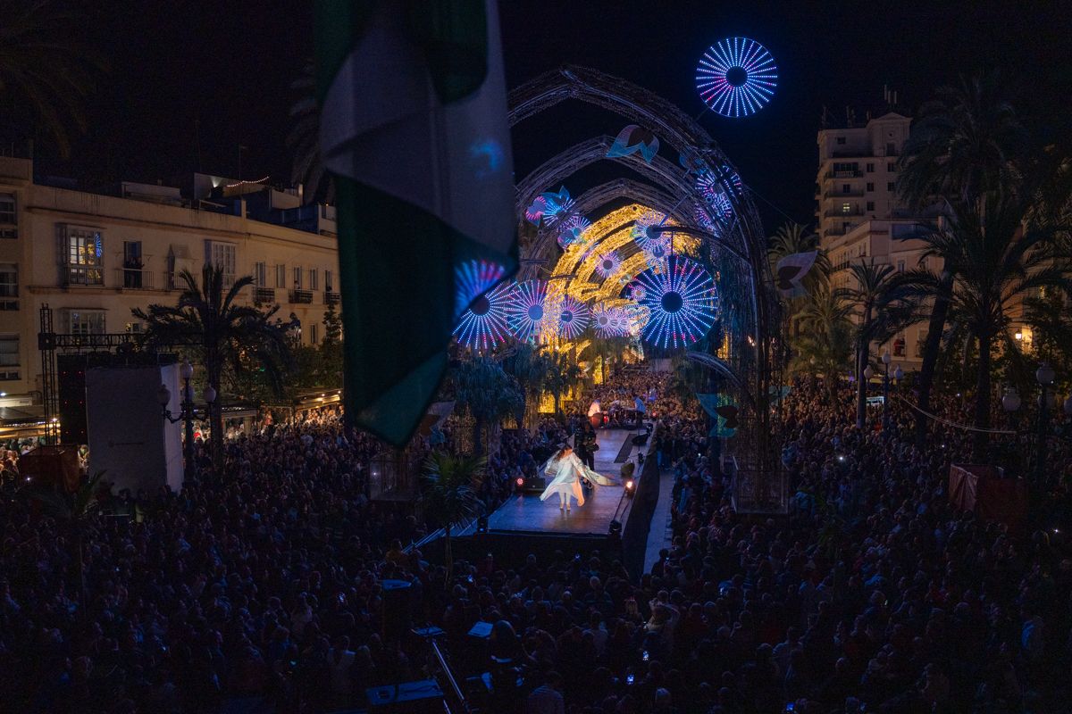 La plaza de San Juan de Dios, minutos antes del alumbrado.
